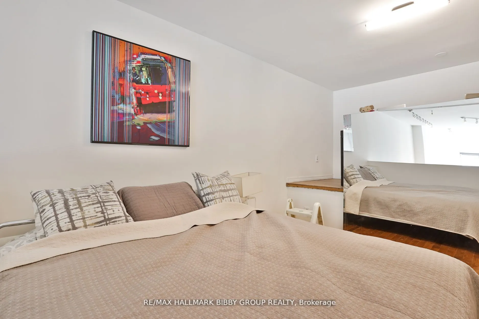 676 Richmond Street W, #101