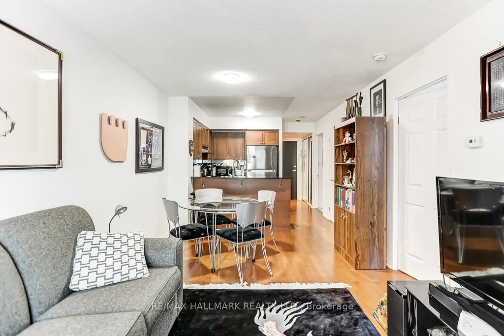 230 King Street E, #911