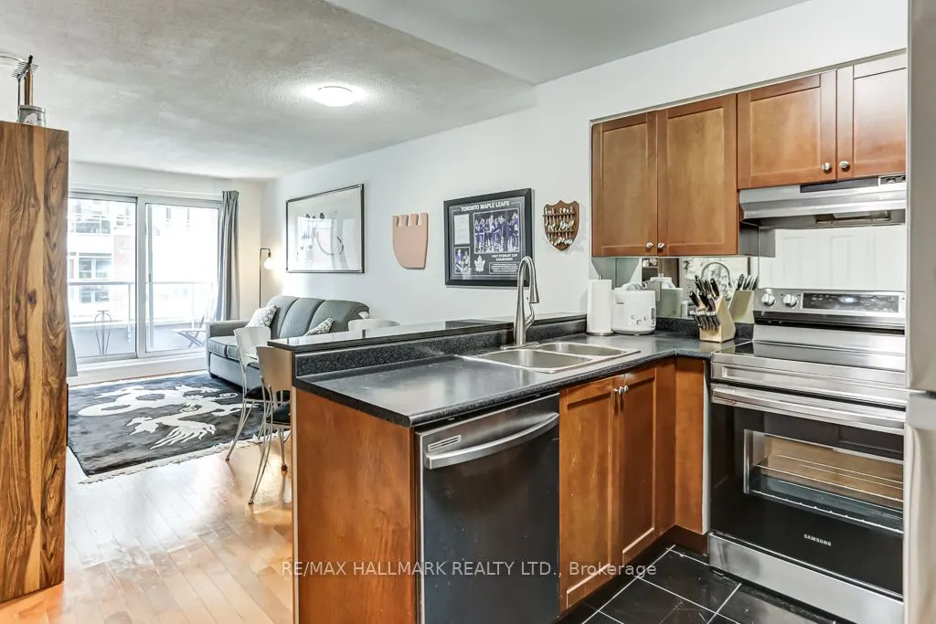 230 King Street E, #911