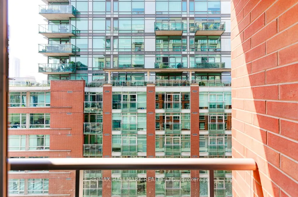 230 King Street E, #911