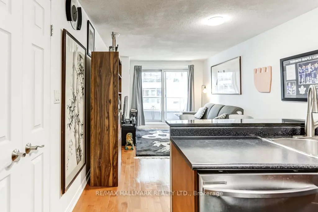 230 King Street E, #911