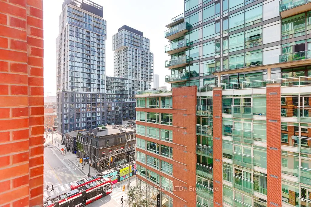 230 King Street E, #911