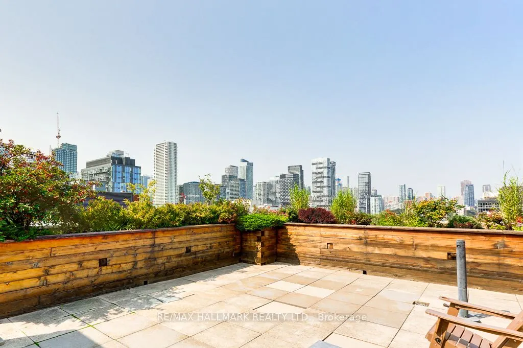 230 King Street E, #911