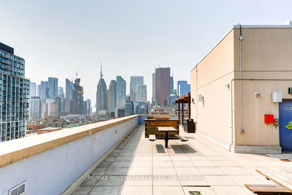 230 King Street E, #911