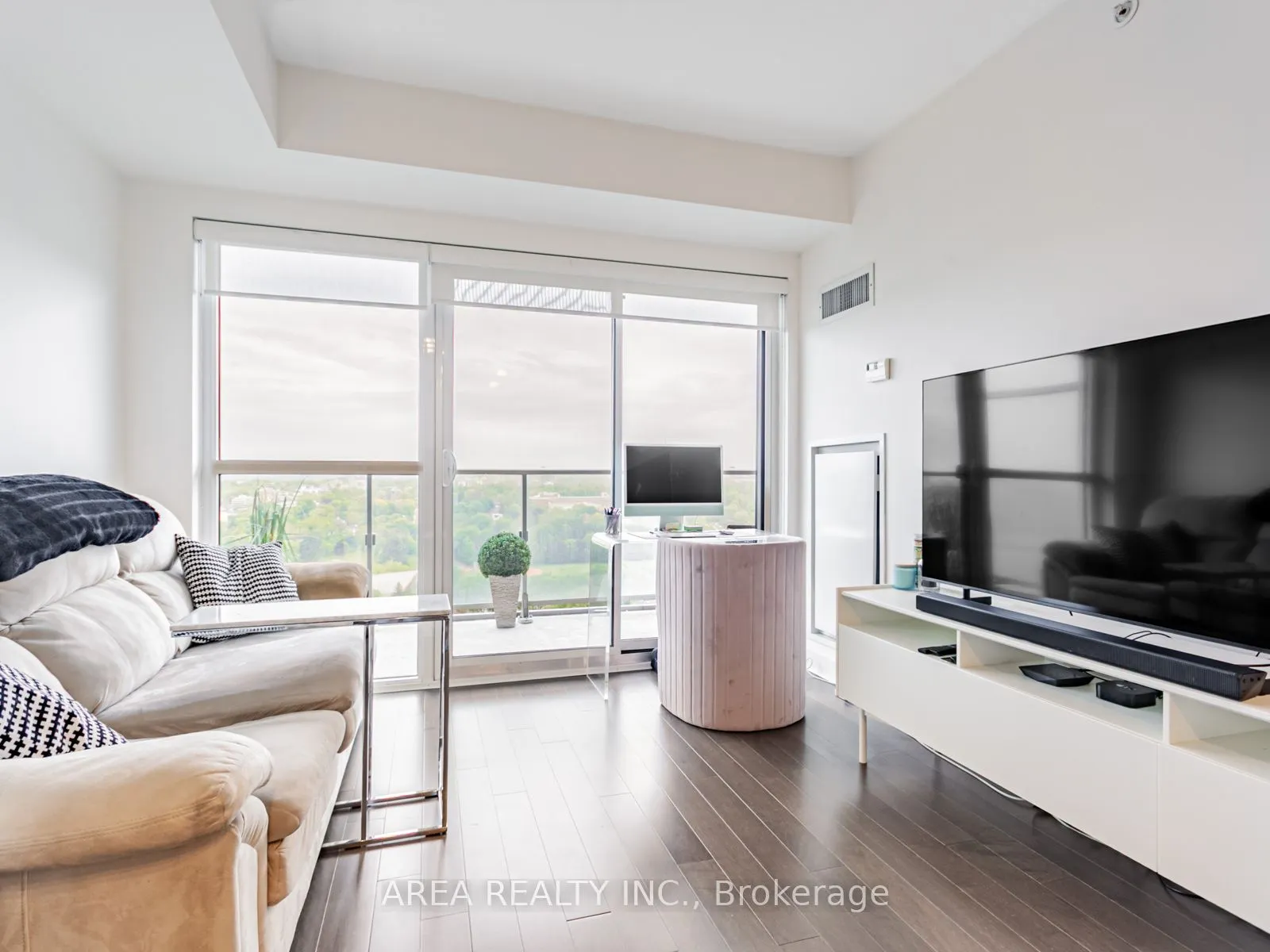 58 Orchard View Boulevard, #2009