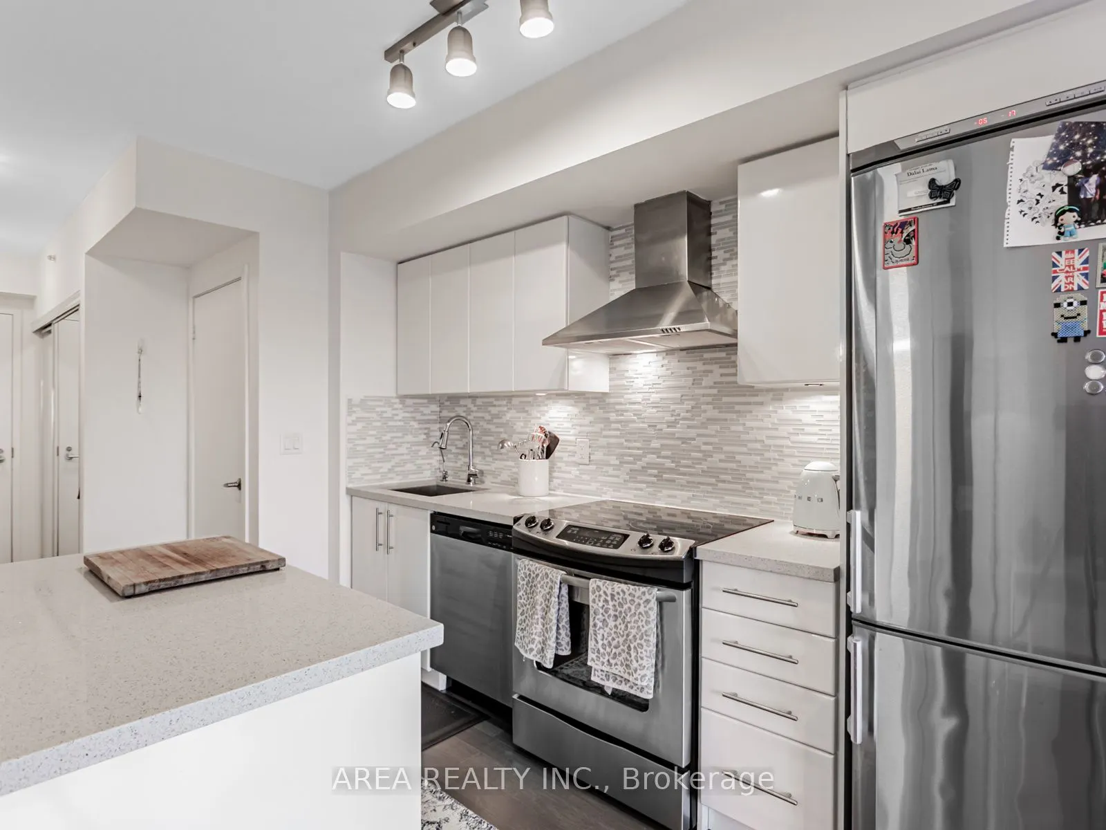 58 Orchard View Boulevard, #2009