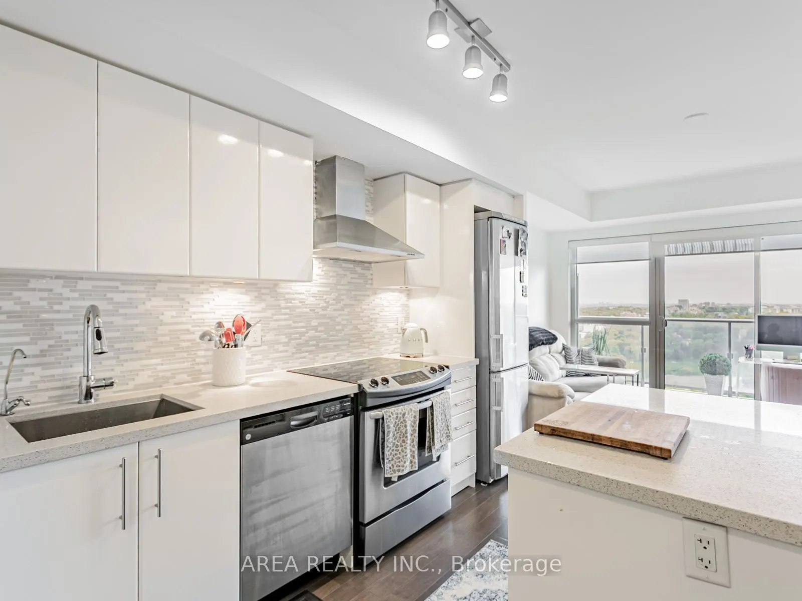 58 Orchard View Boulevard, #2009