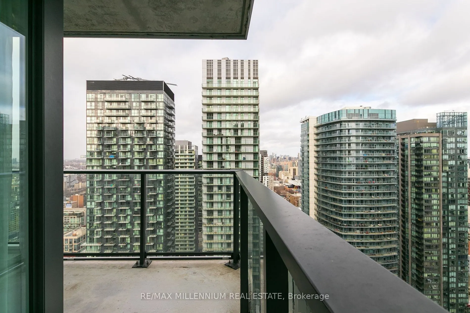 125 Blue Jays Way, #4108