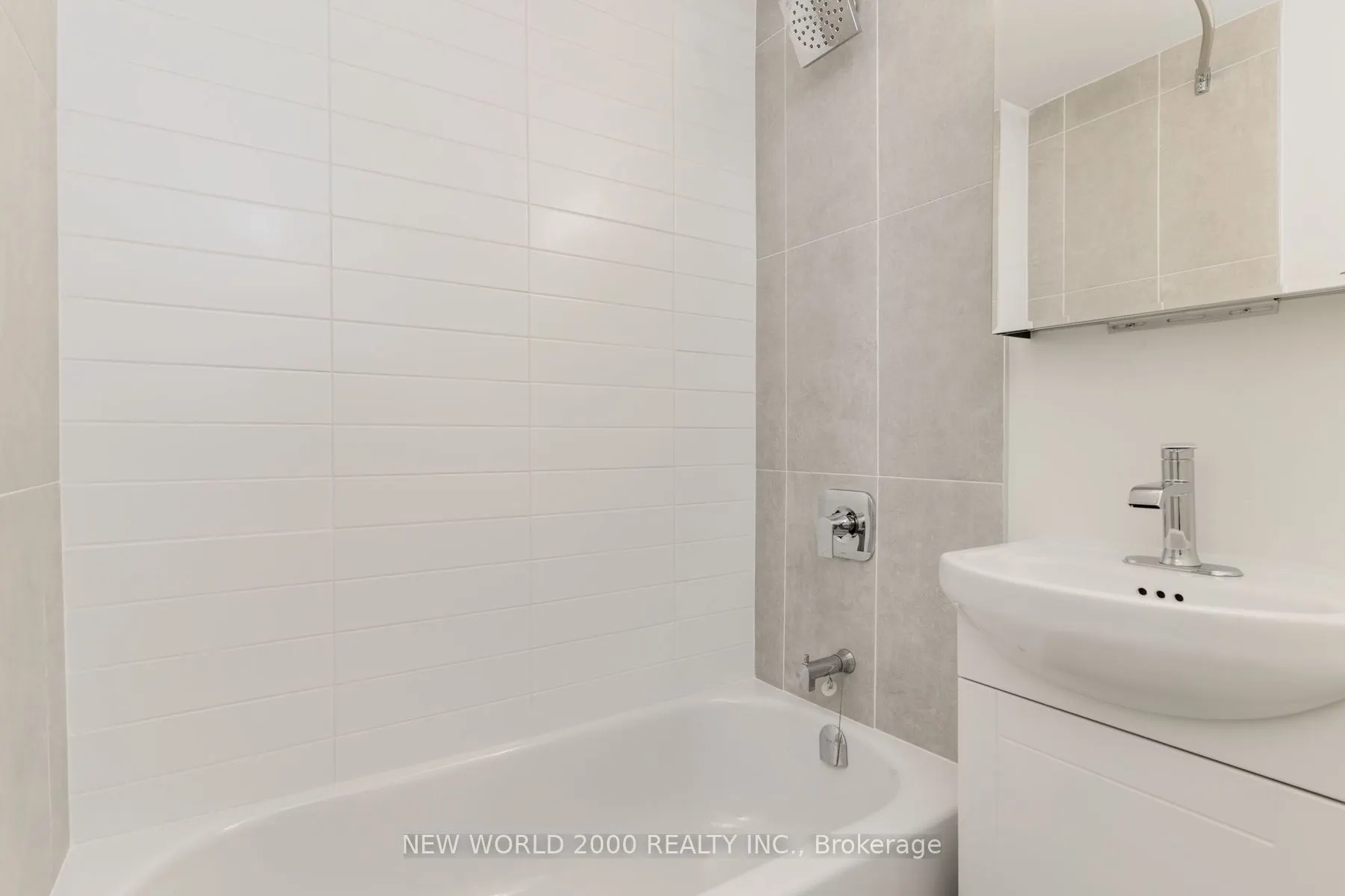 1220 Bayview Avenue, #404