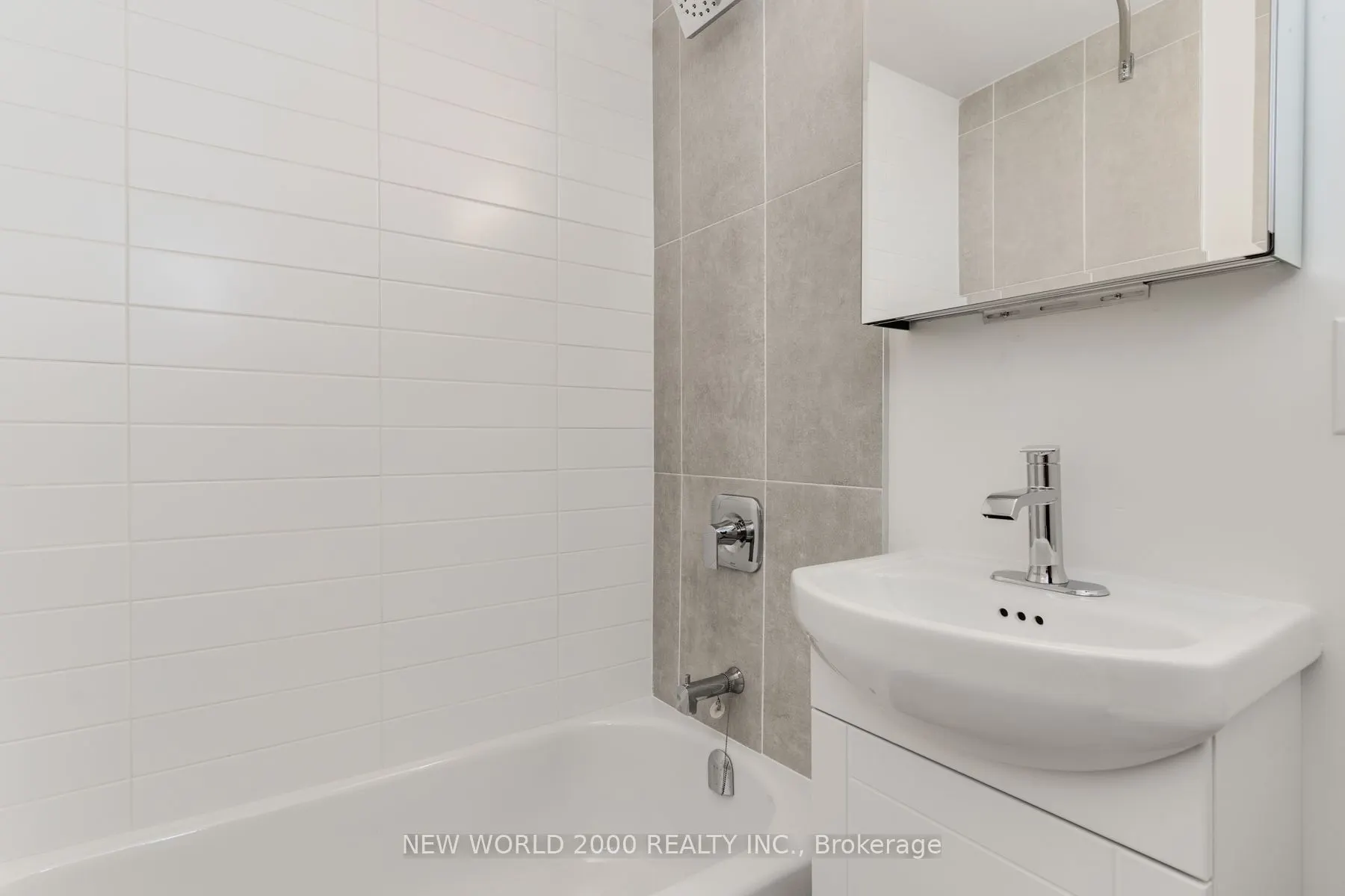 1220 Bayview Avenue, #404