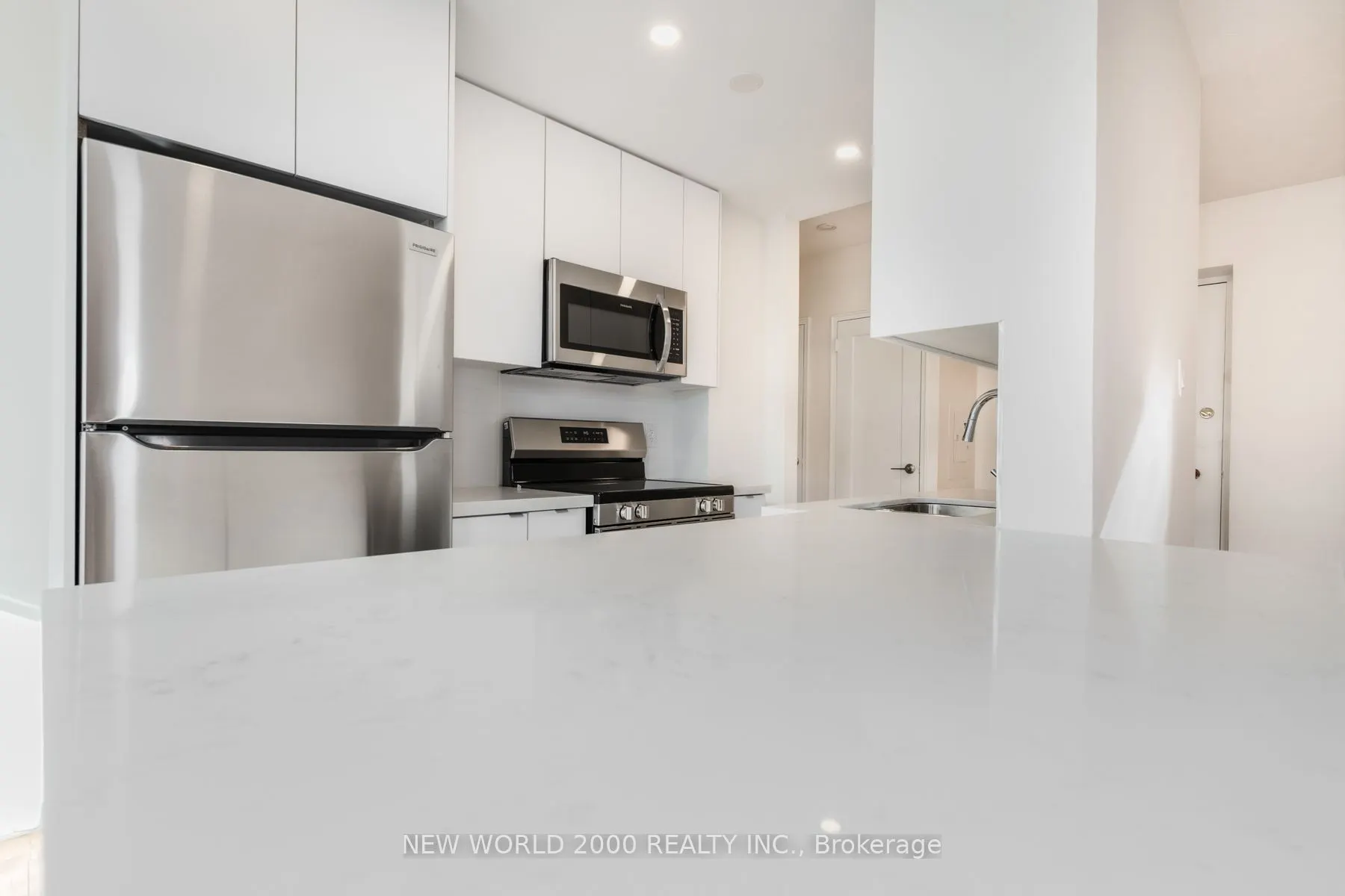 1220 Bayview Avenue, #404
