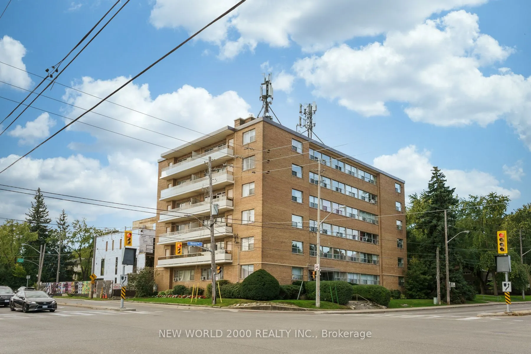 1220 Bayview Avenue, #404