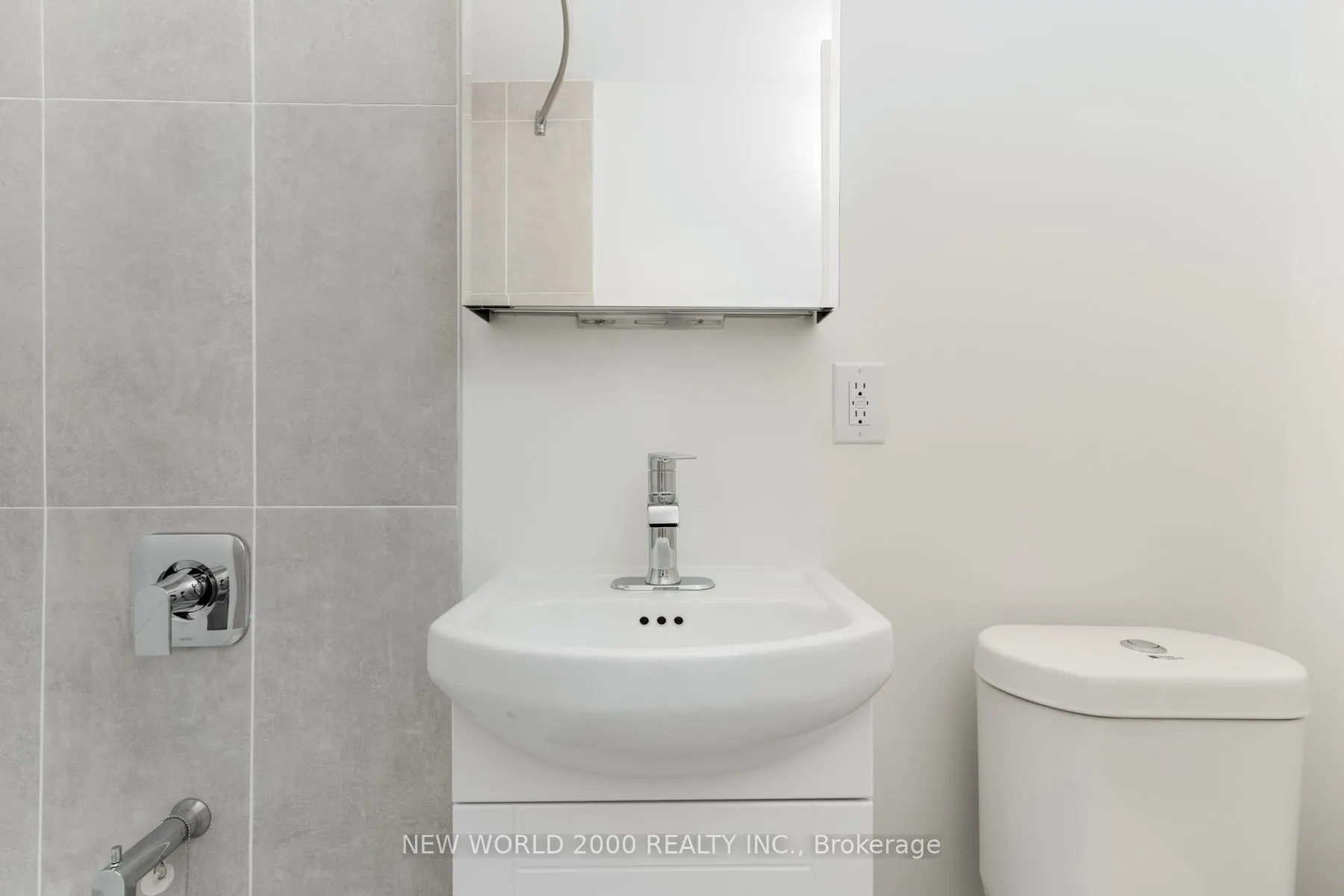 1220 Bayview Avenue, #404