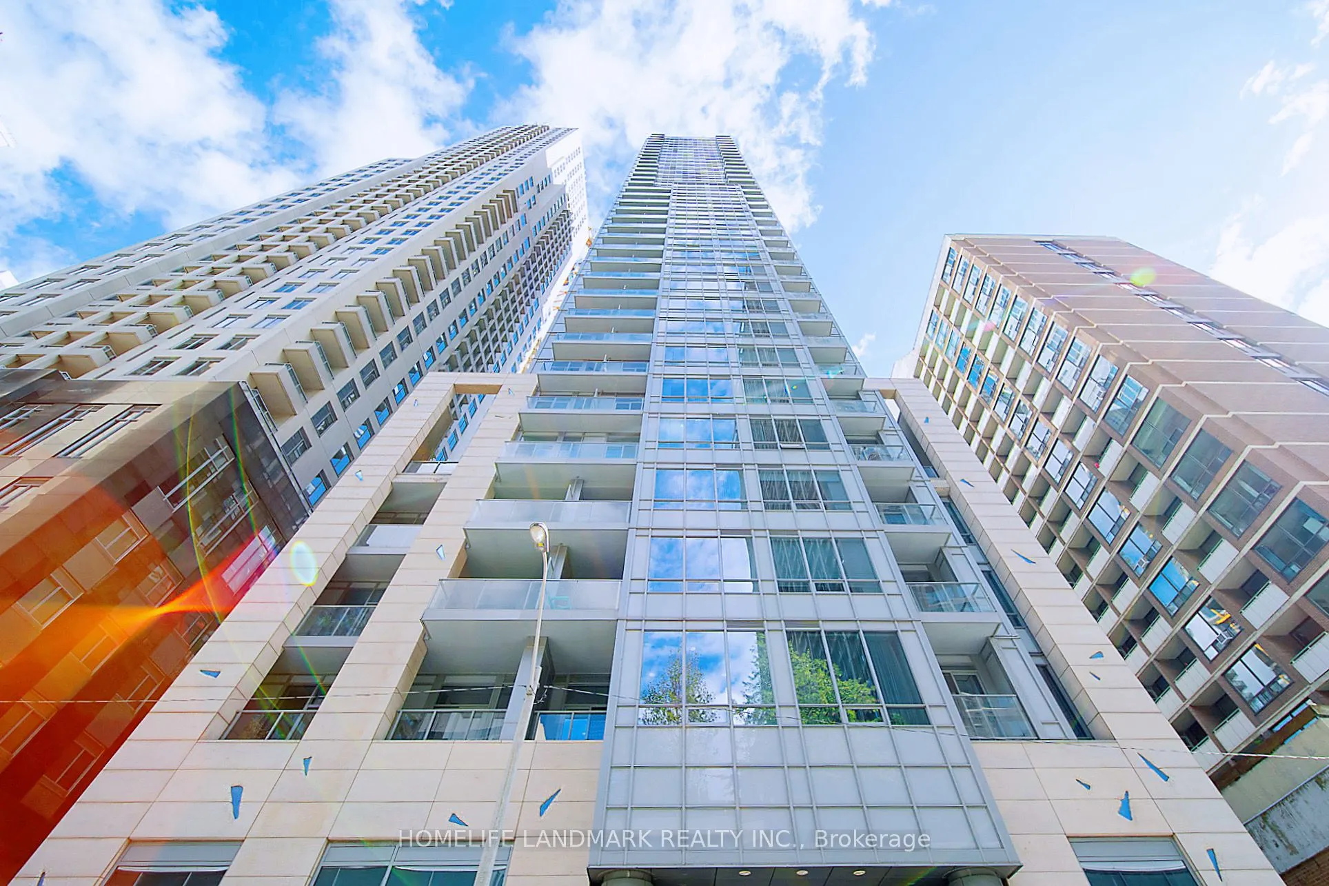 21 Balmuto Street, #3301