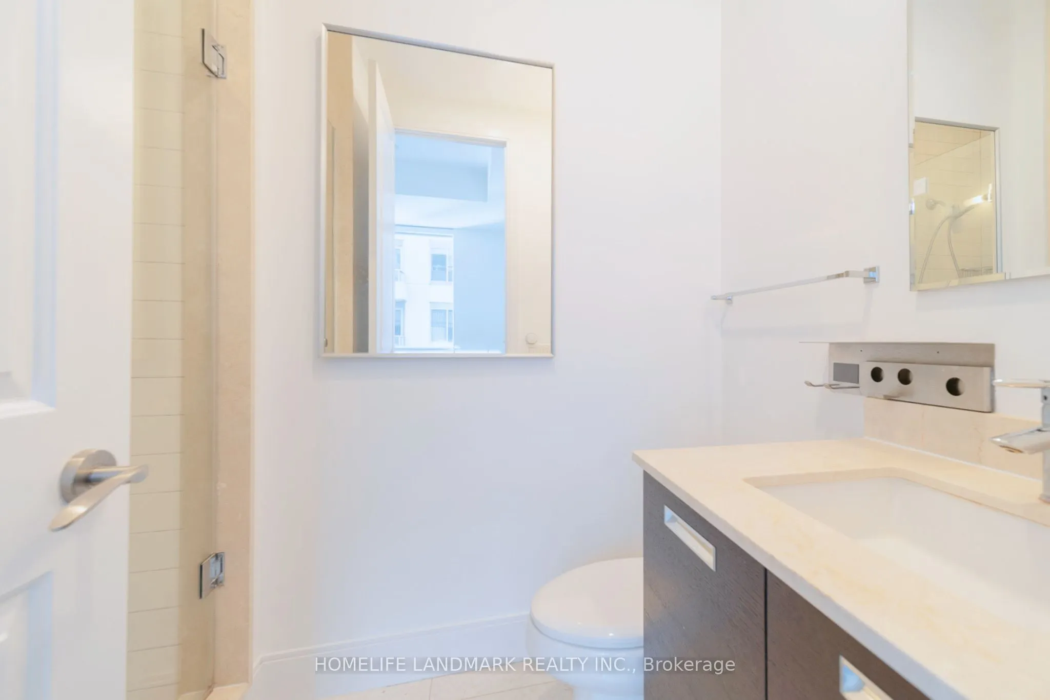 21 Balmuto Street, #3301
