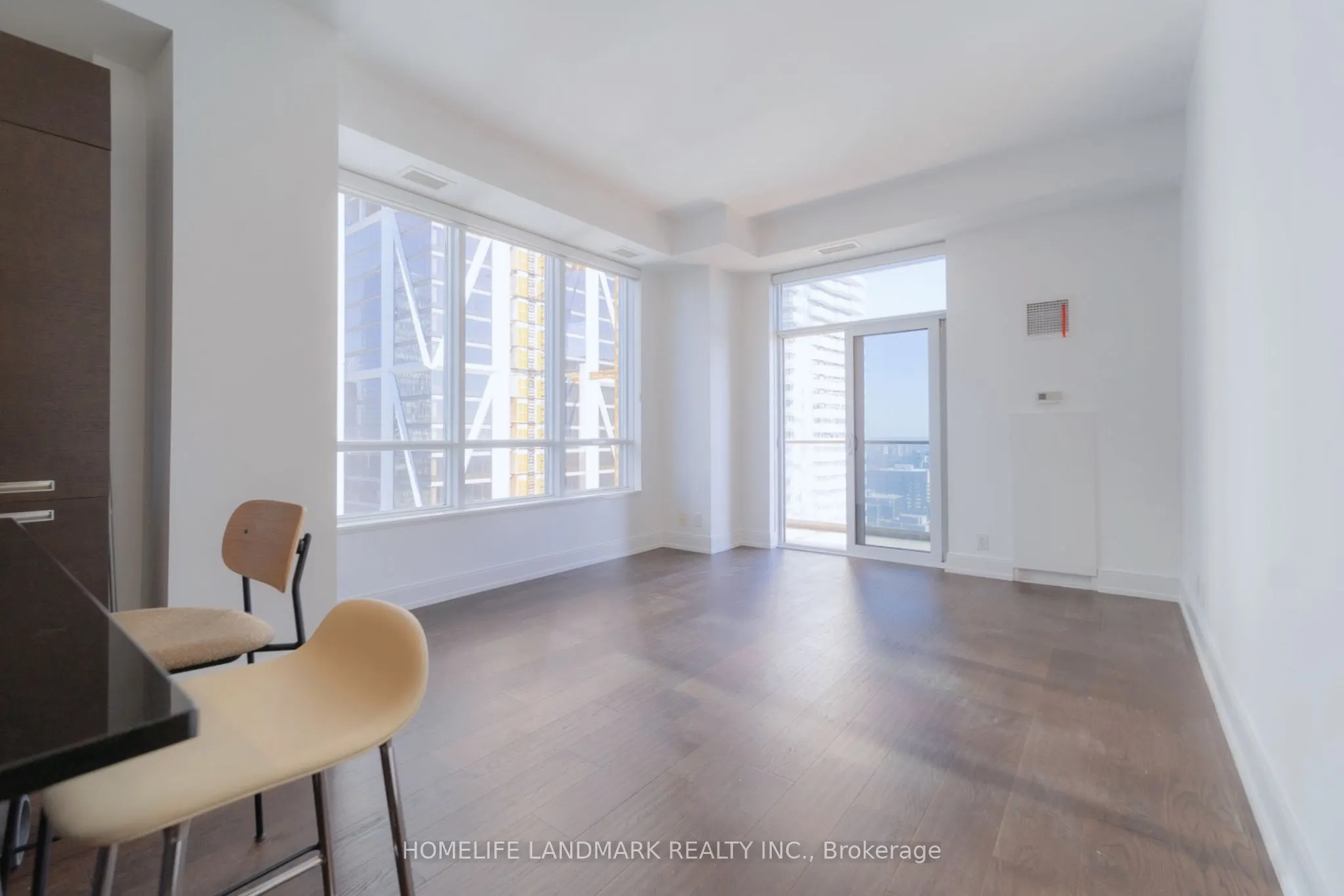 21 Balmuto Street, #3301