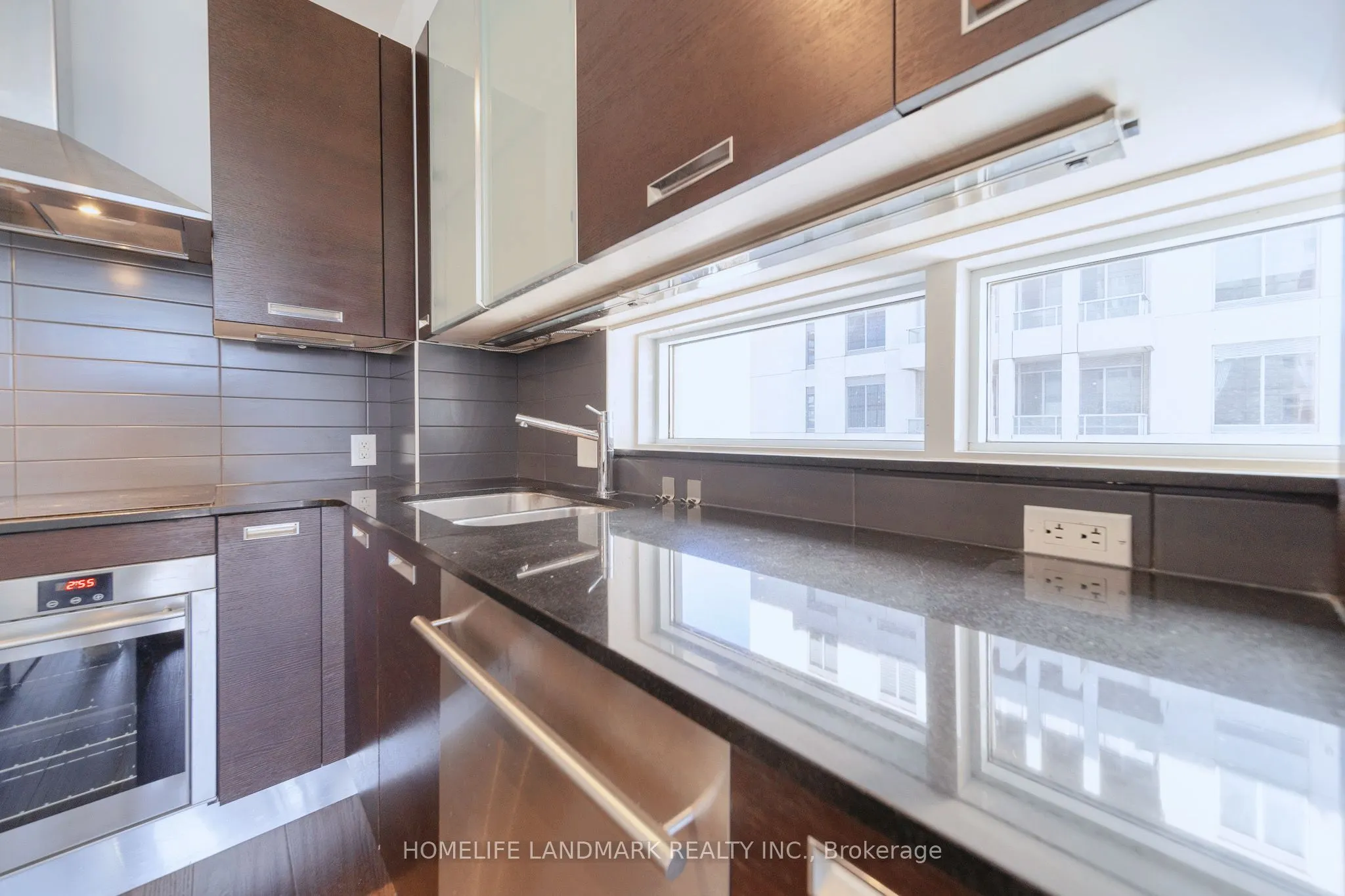 21 Balmuto Street, #3301