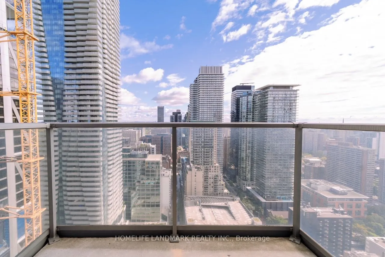 21 Balmuto Street, #3301