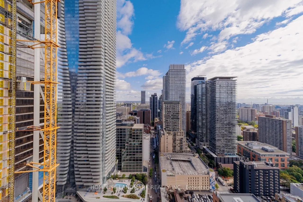 21 Balmuto Street, #3301