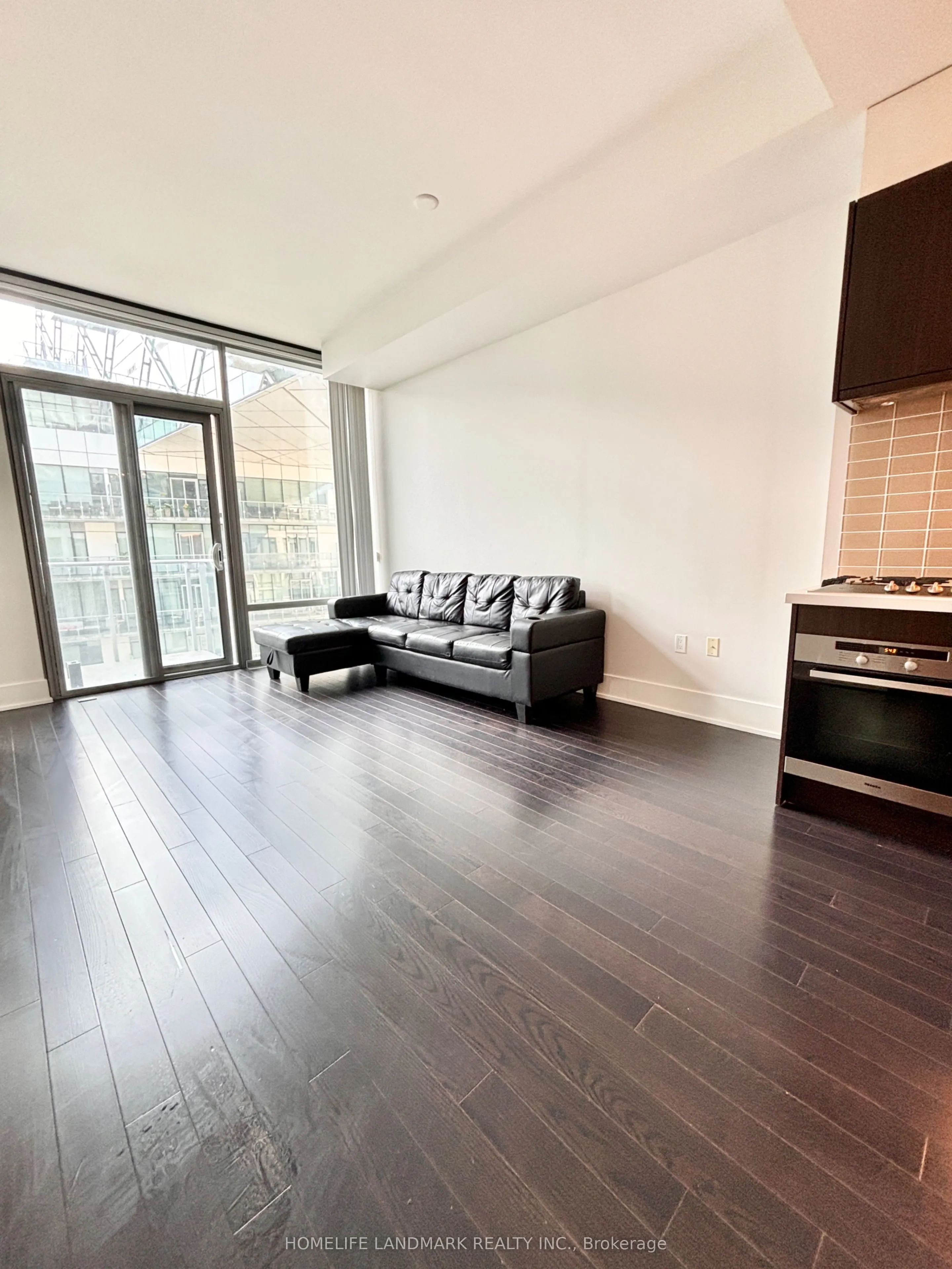 39 Queens Quay E #1029