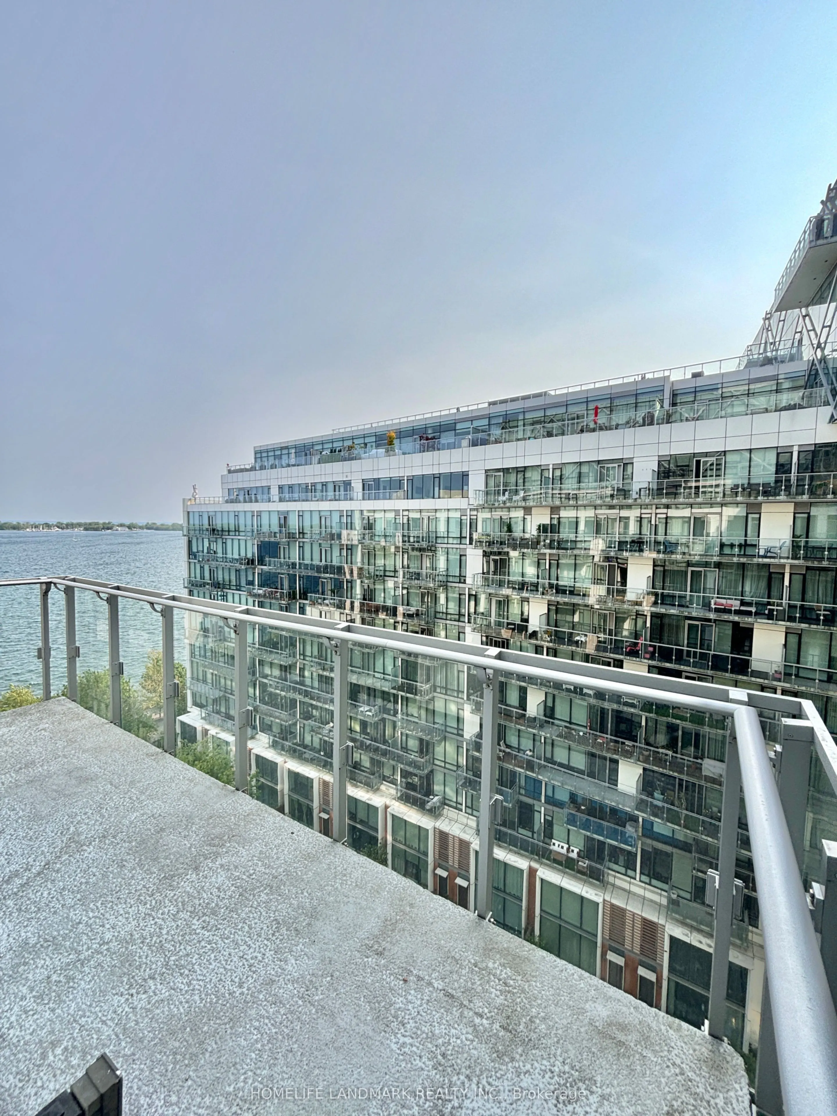 39 Queens Quay E #1029