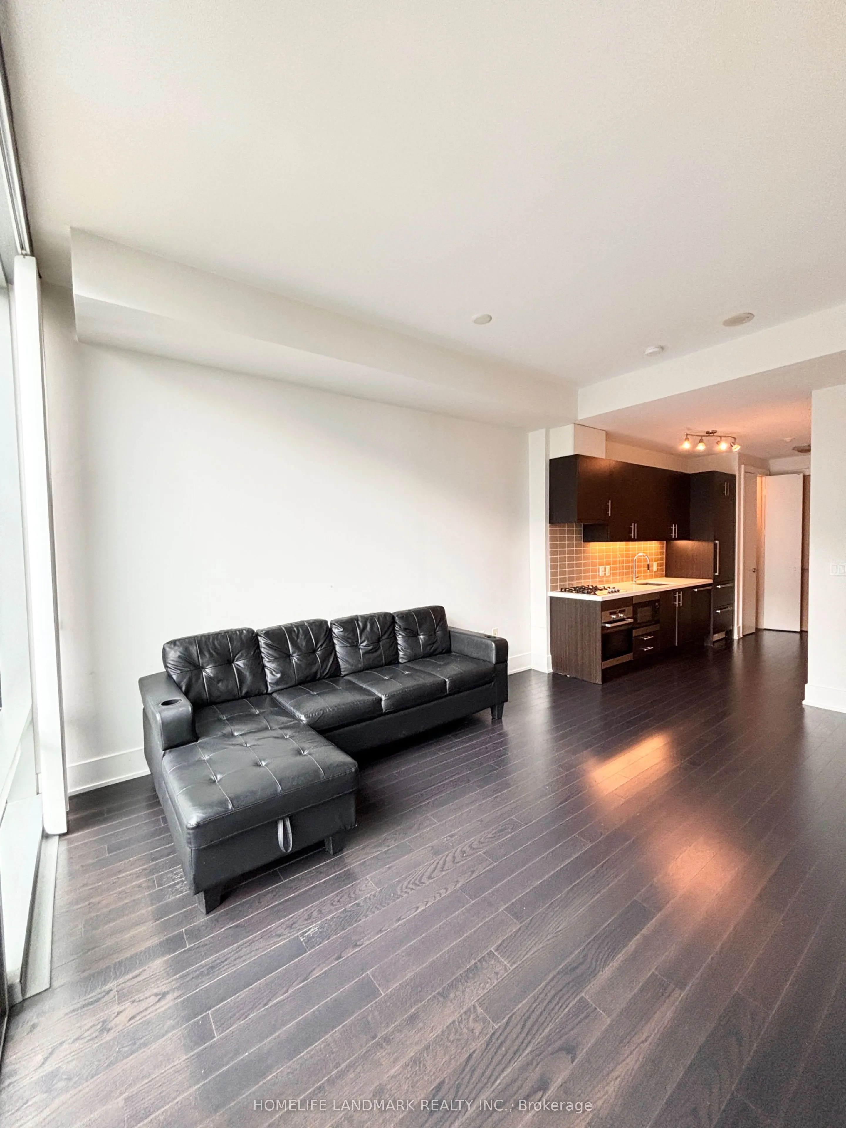 39 Queens Quay E #1029