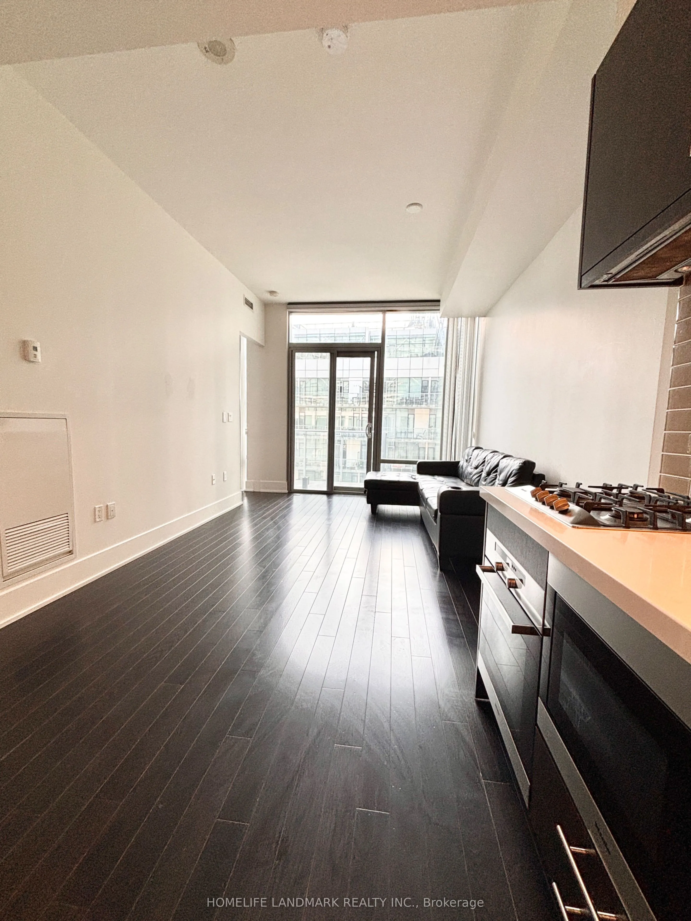 39 Queens Quay E #1029