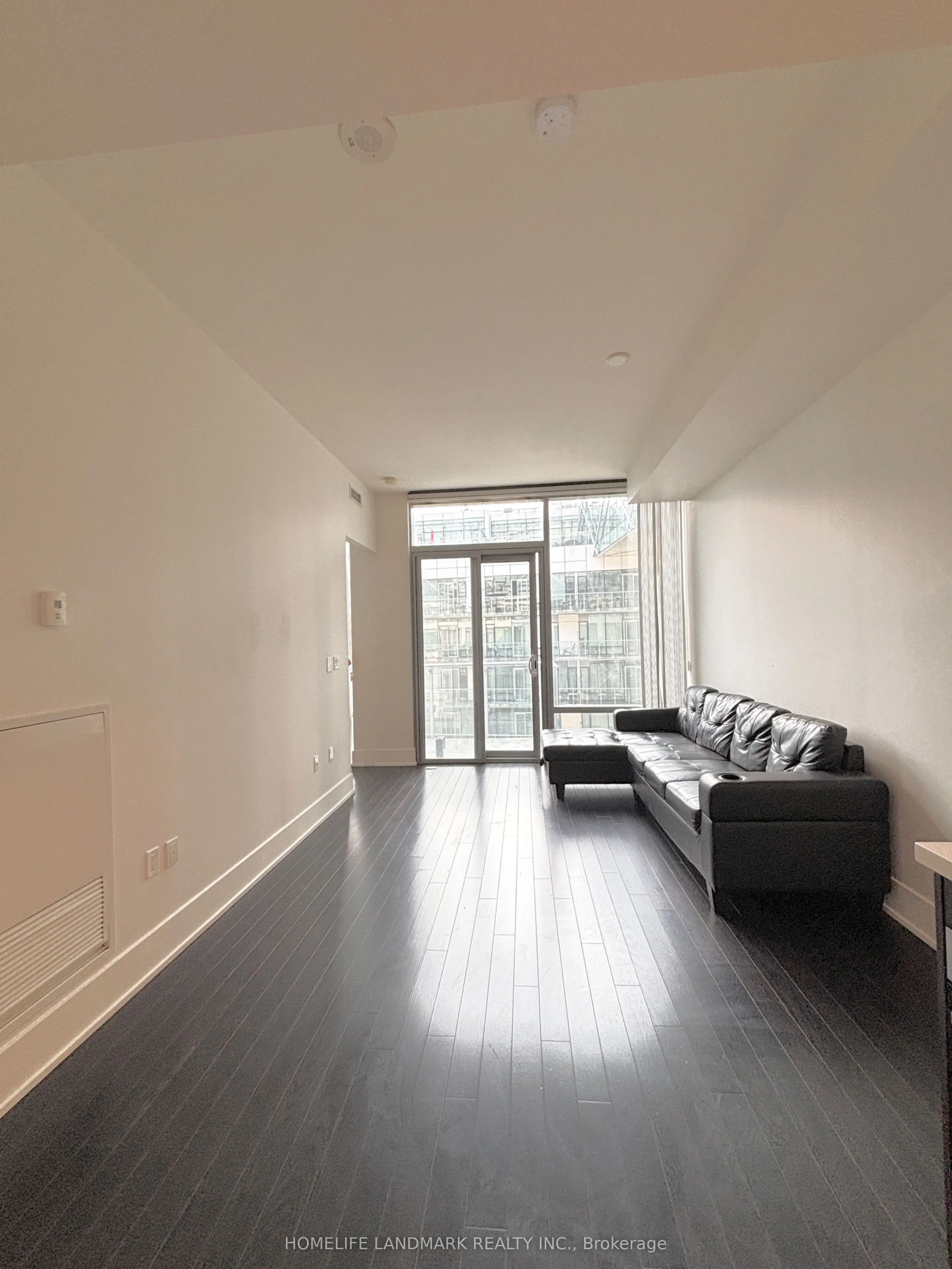 39 Queens Quay E #1029