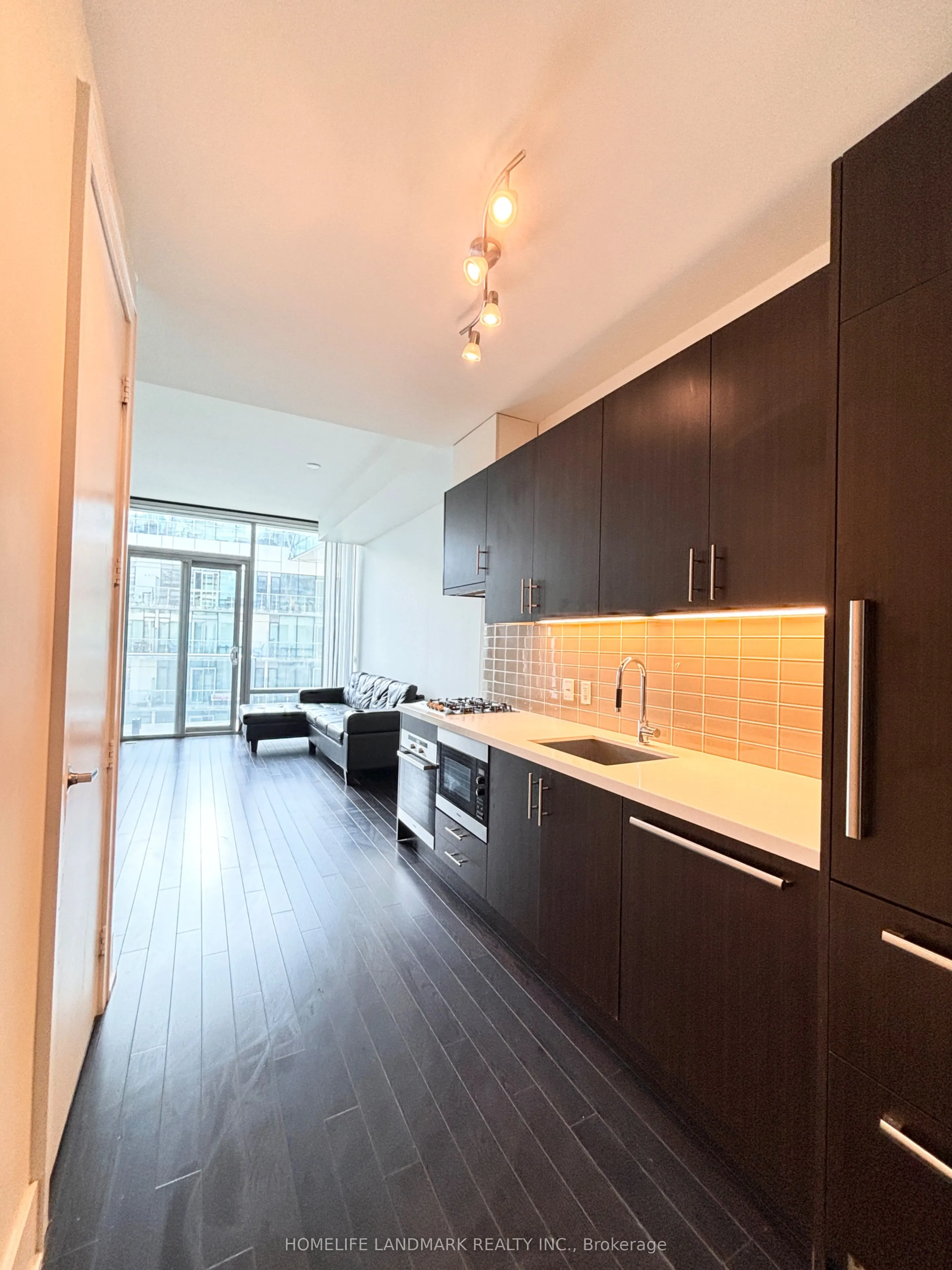 39 Queens Quay E #1029
