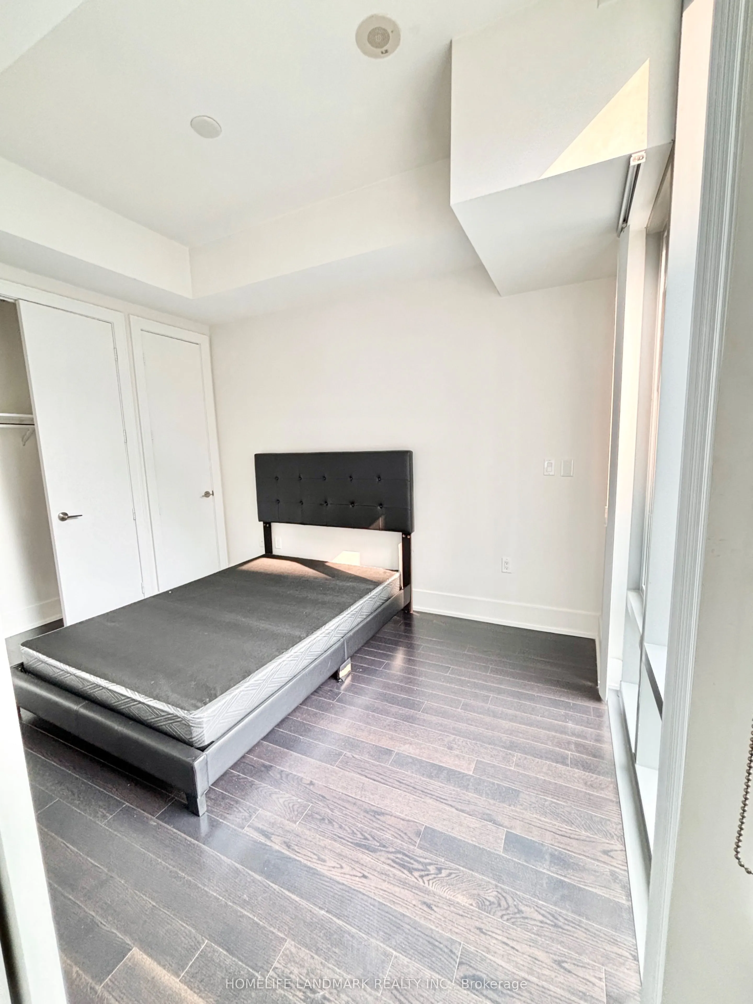 39 Queens Quay E #1029