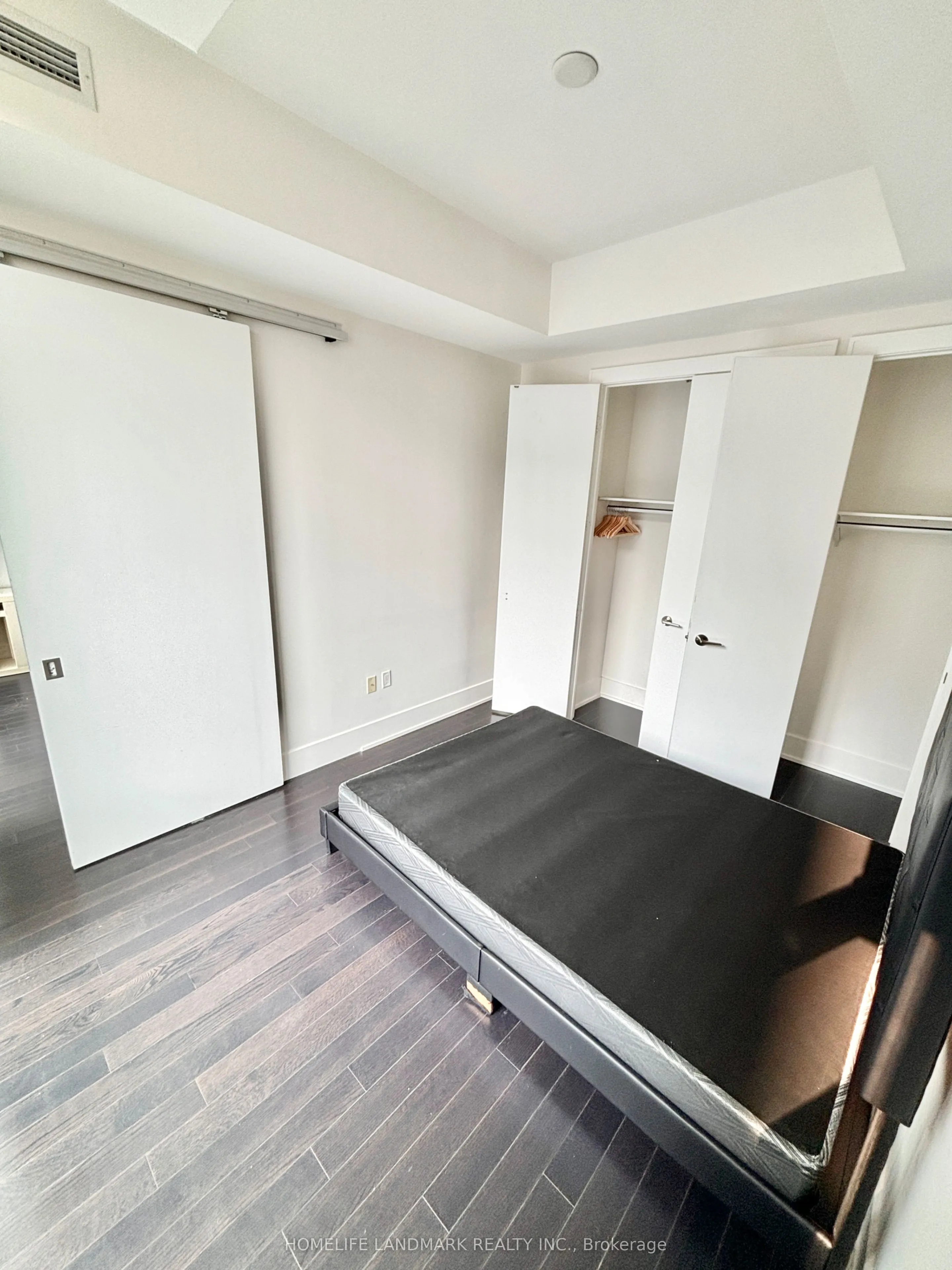 39 Queens Quay E #1029