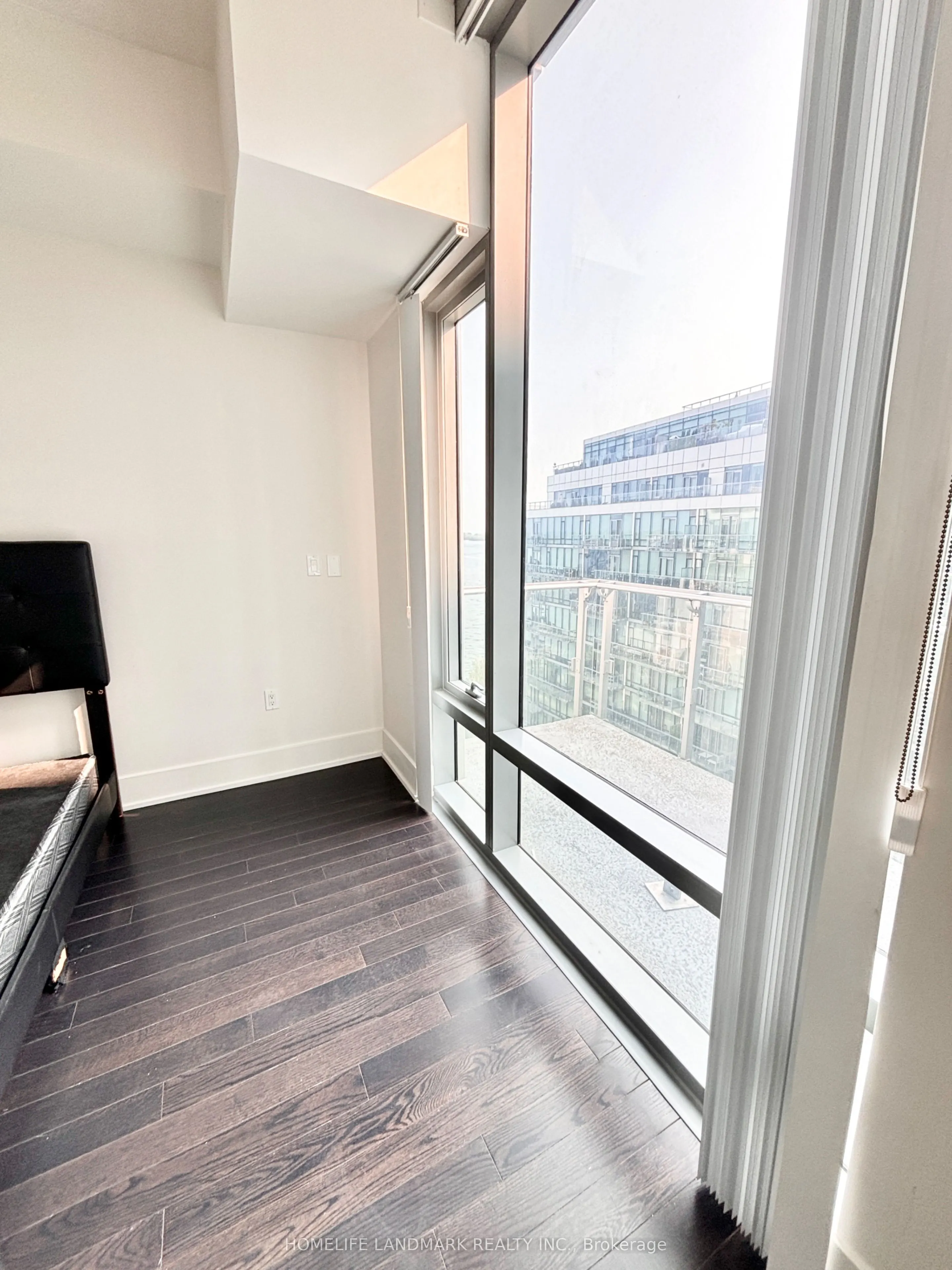 39 Queens Quay E #1029
