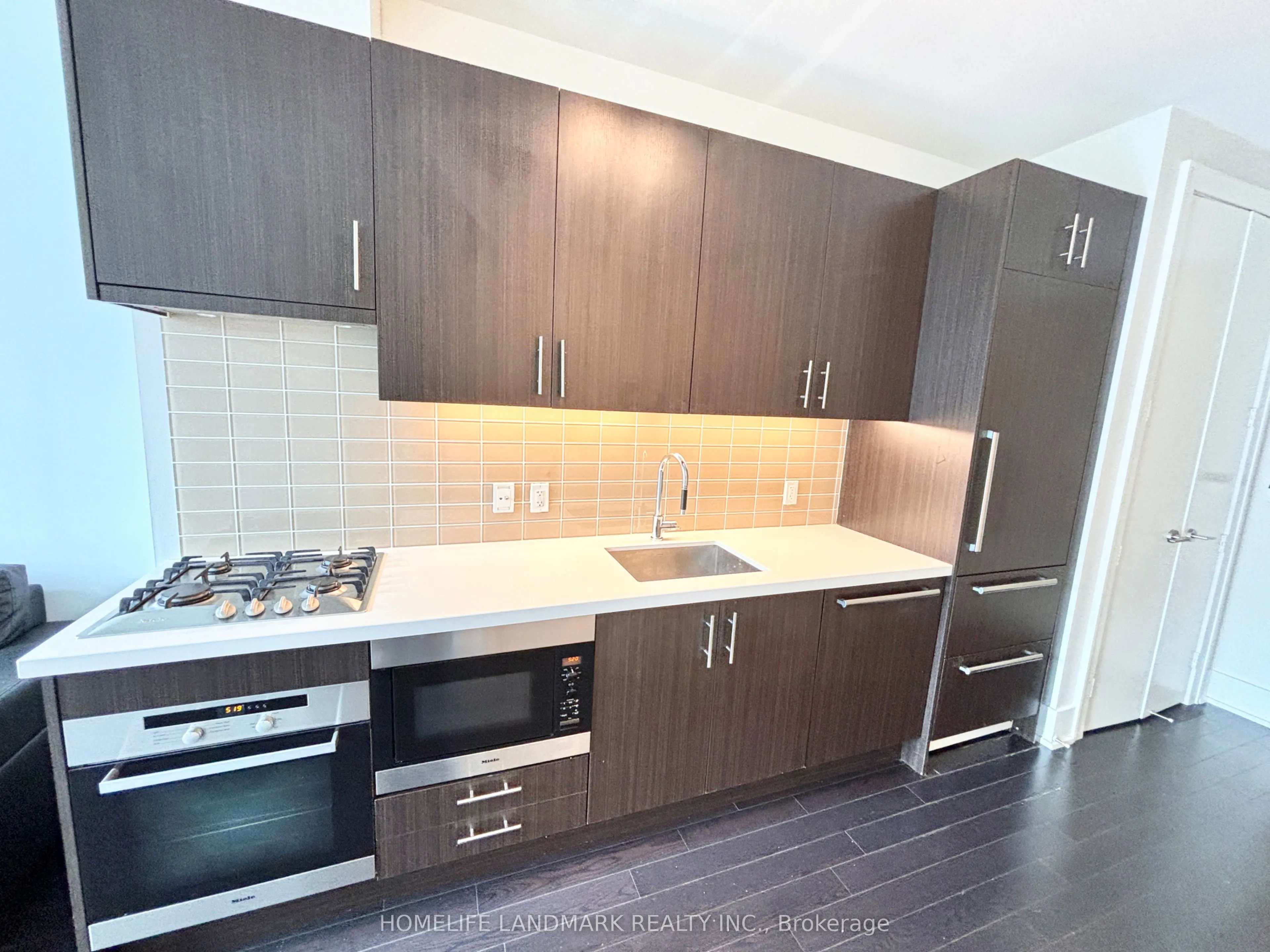 39 Queens Quay E #1029