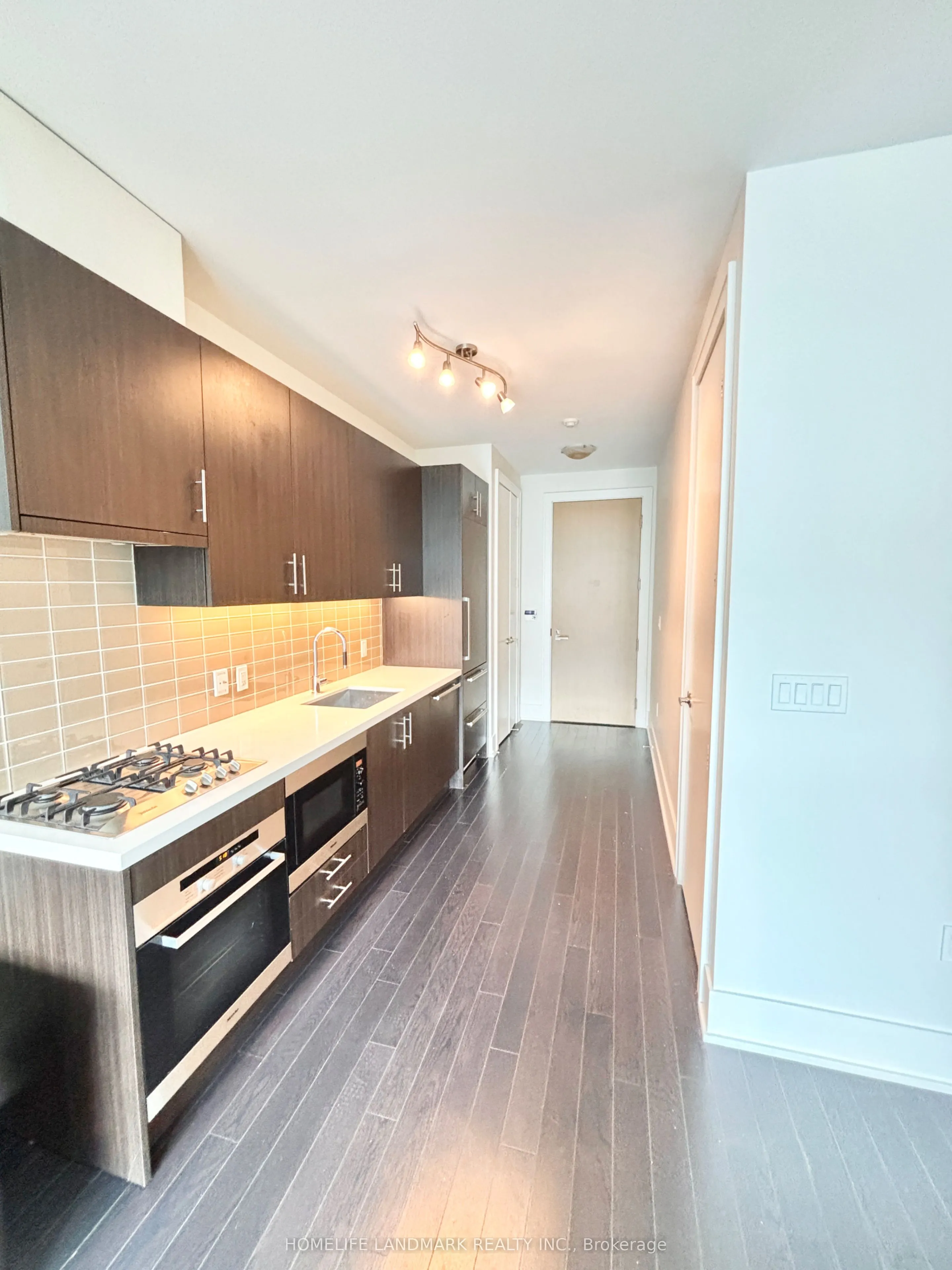 39 Queens Quay E #1029