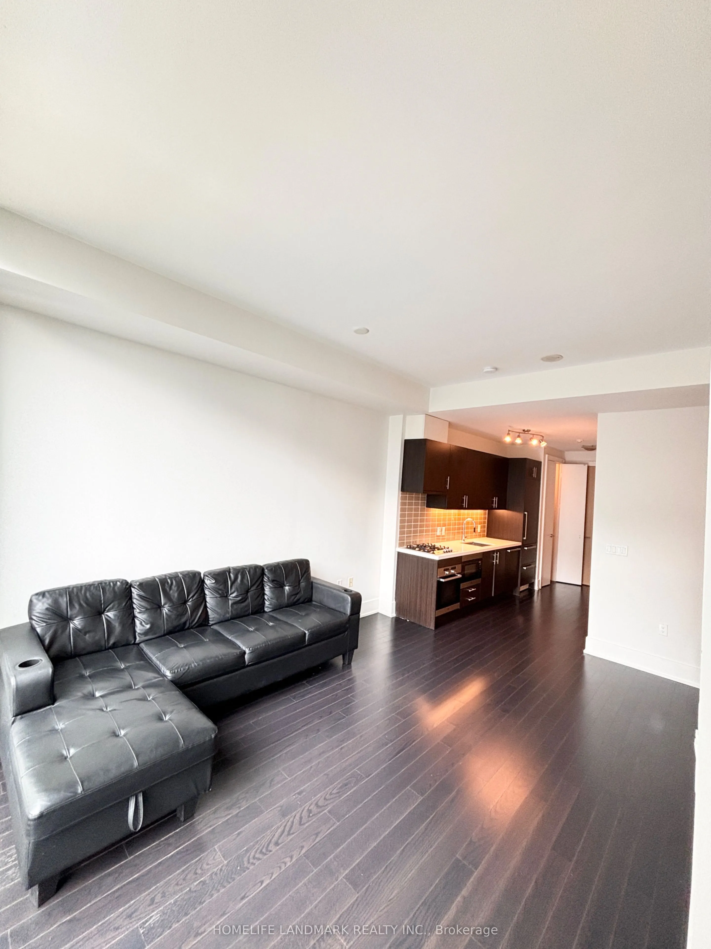 39 Queens Quay E #1029