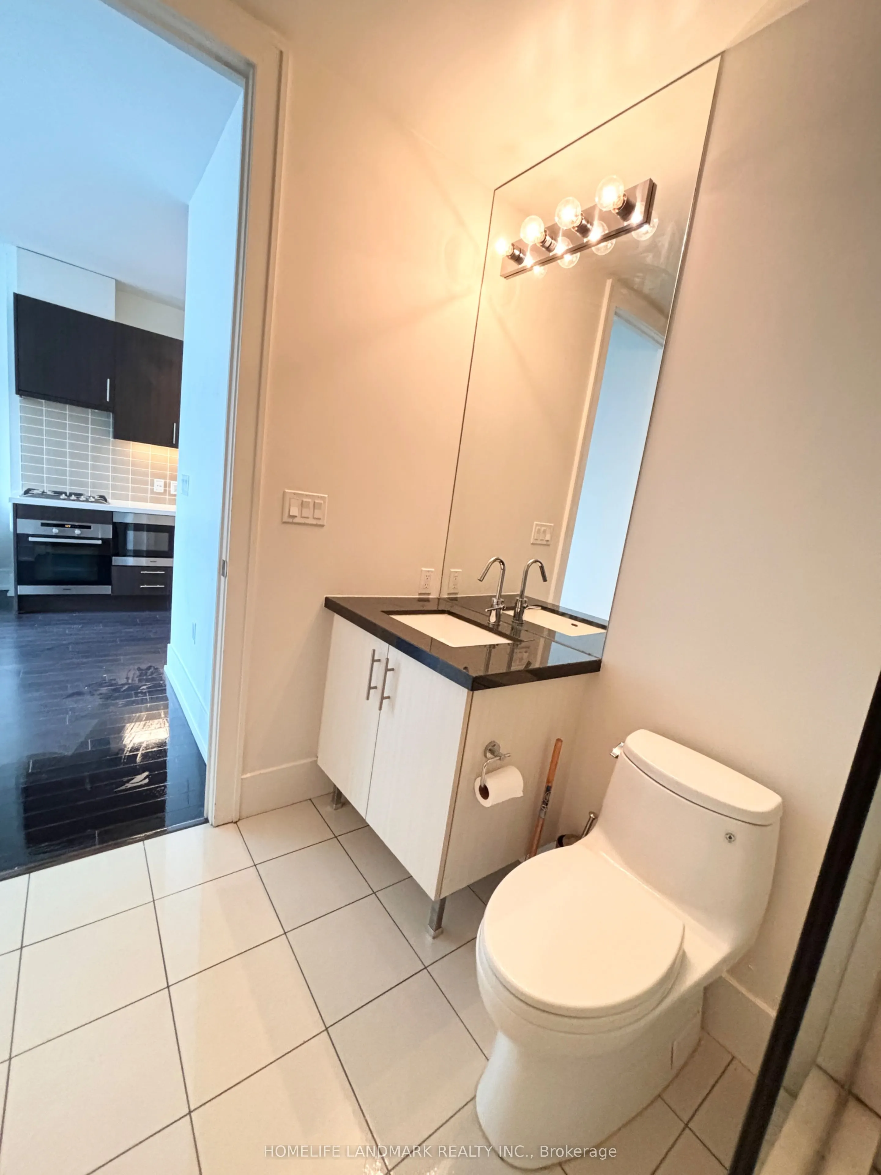 39 Queens Quay E #1029
