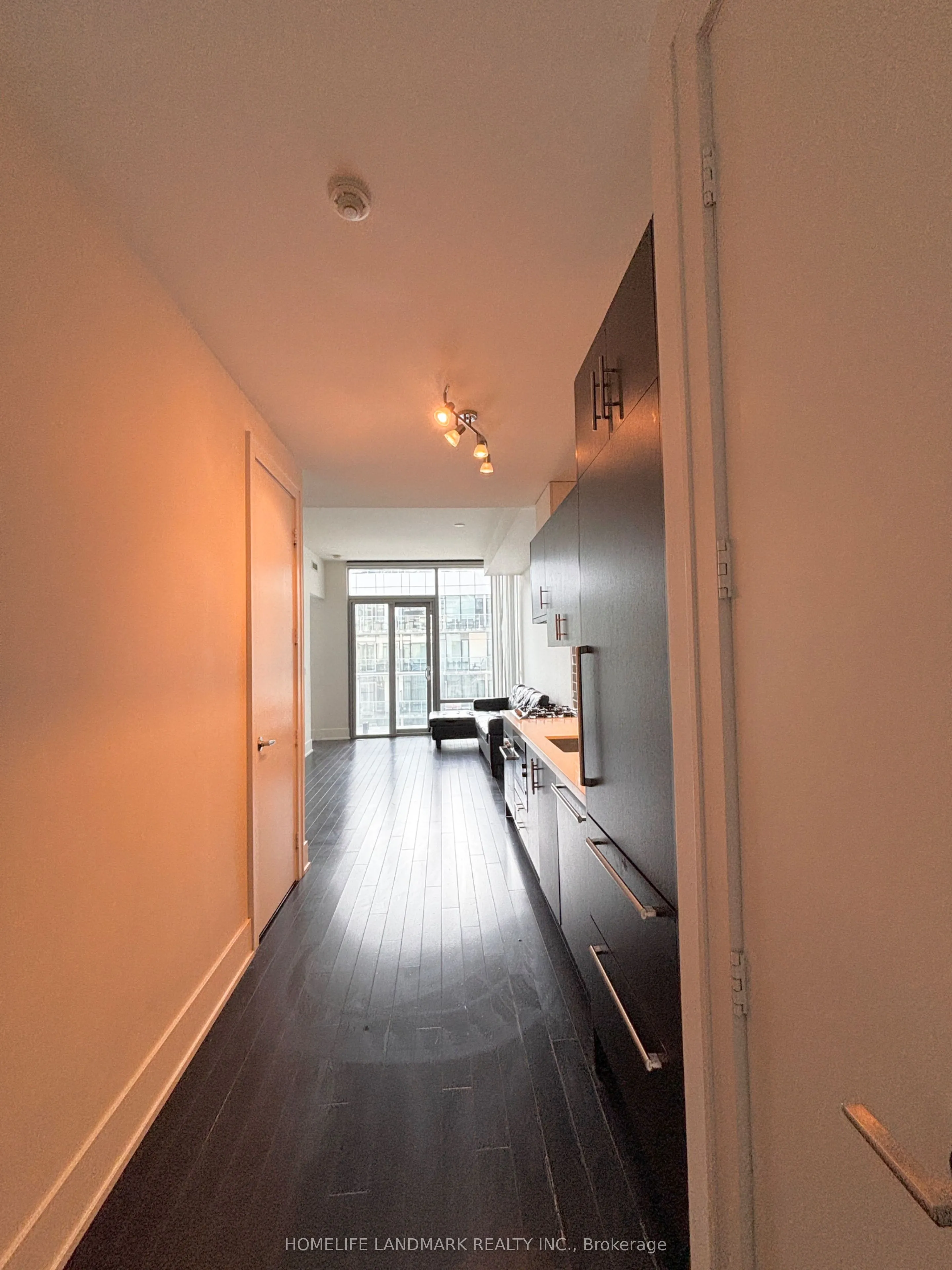 39 Queens Quay E #1029