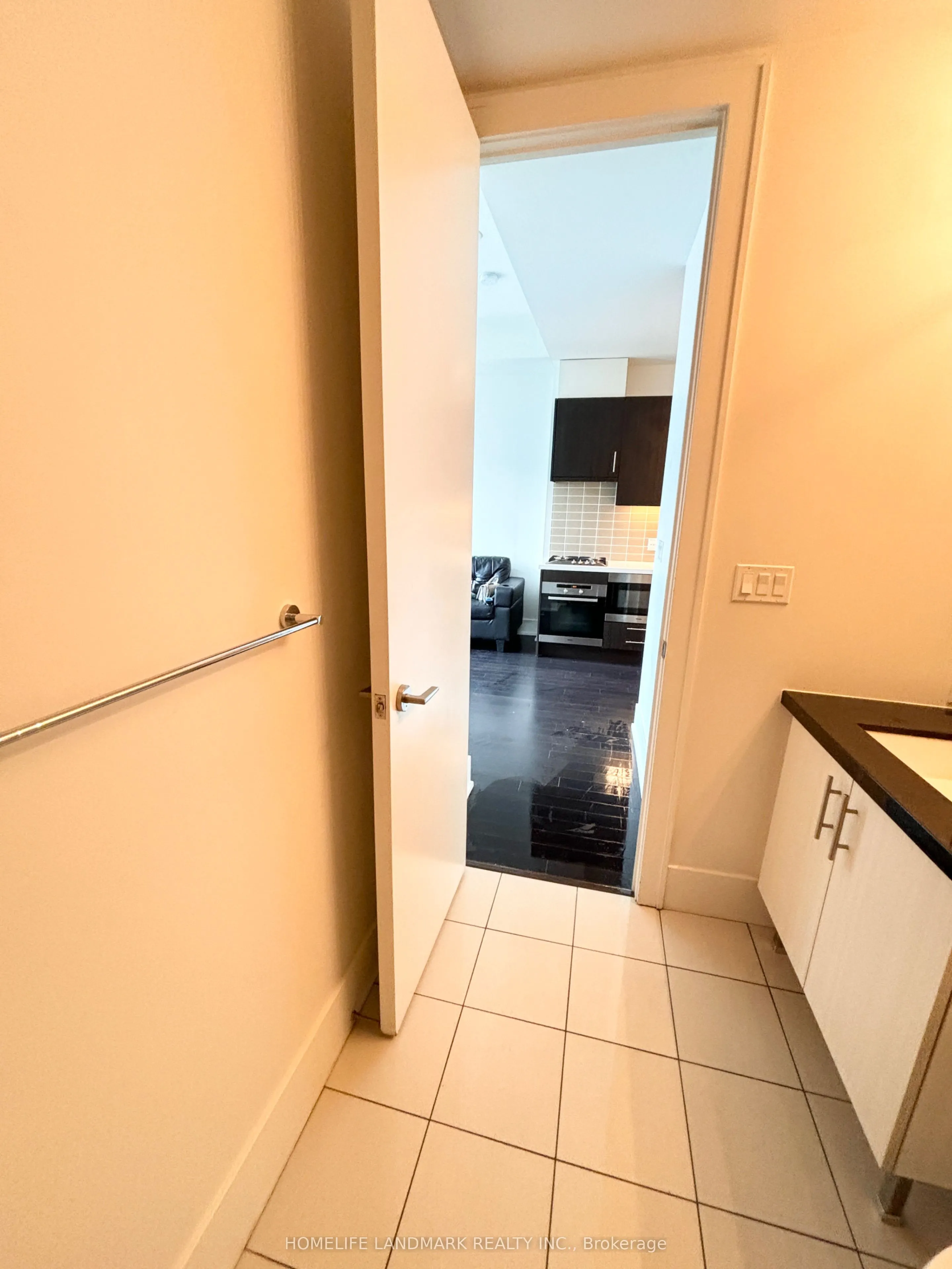 39 Queens Quay E #1029
