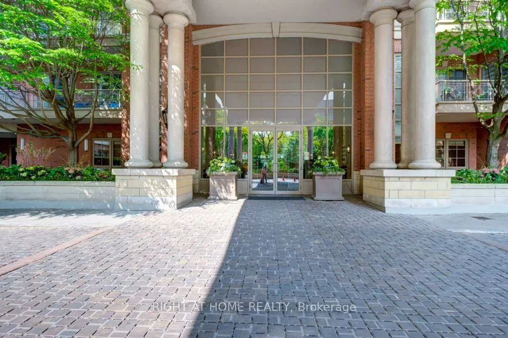 20 Burkebrook Place, #216