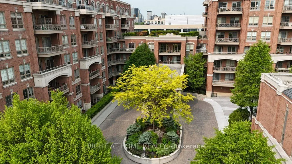 20 Burkebrook Place, #216