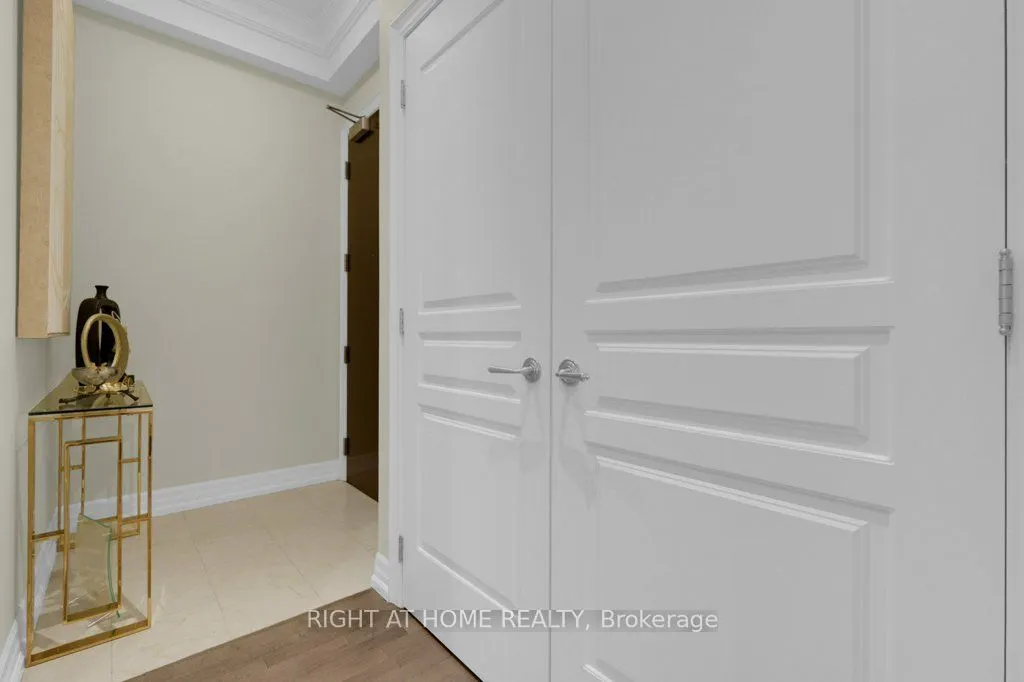 20 Burkebrook Place, #216