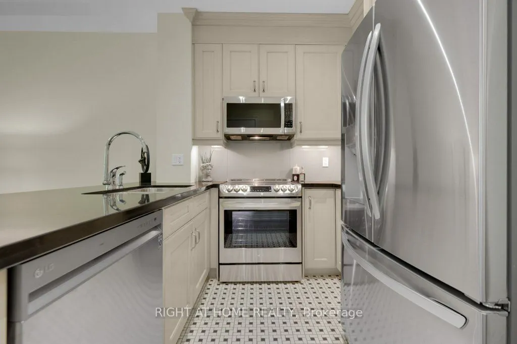 20 Burkebrook Place, #216