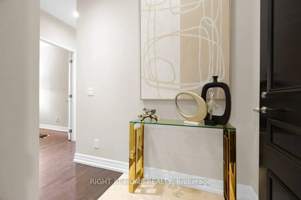 20 Burkebrook Place, #216