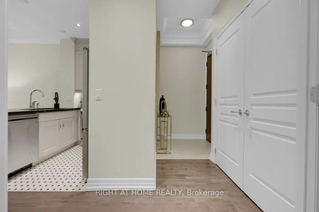 20 Burkebrook Place, #216