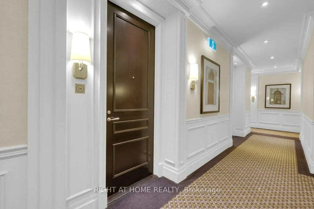 20 Burkebrook Place, #216