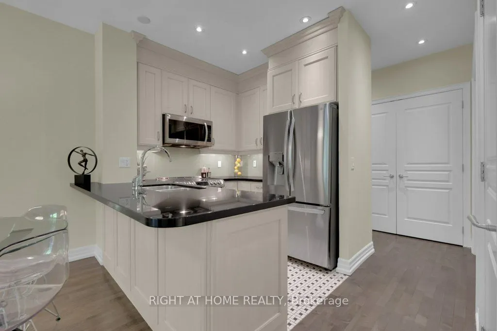 20 Burkebrook Place, #216