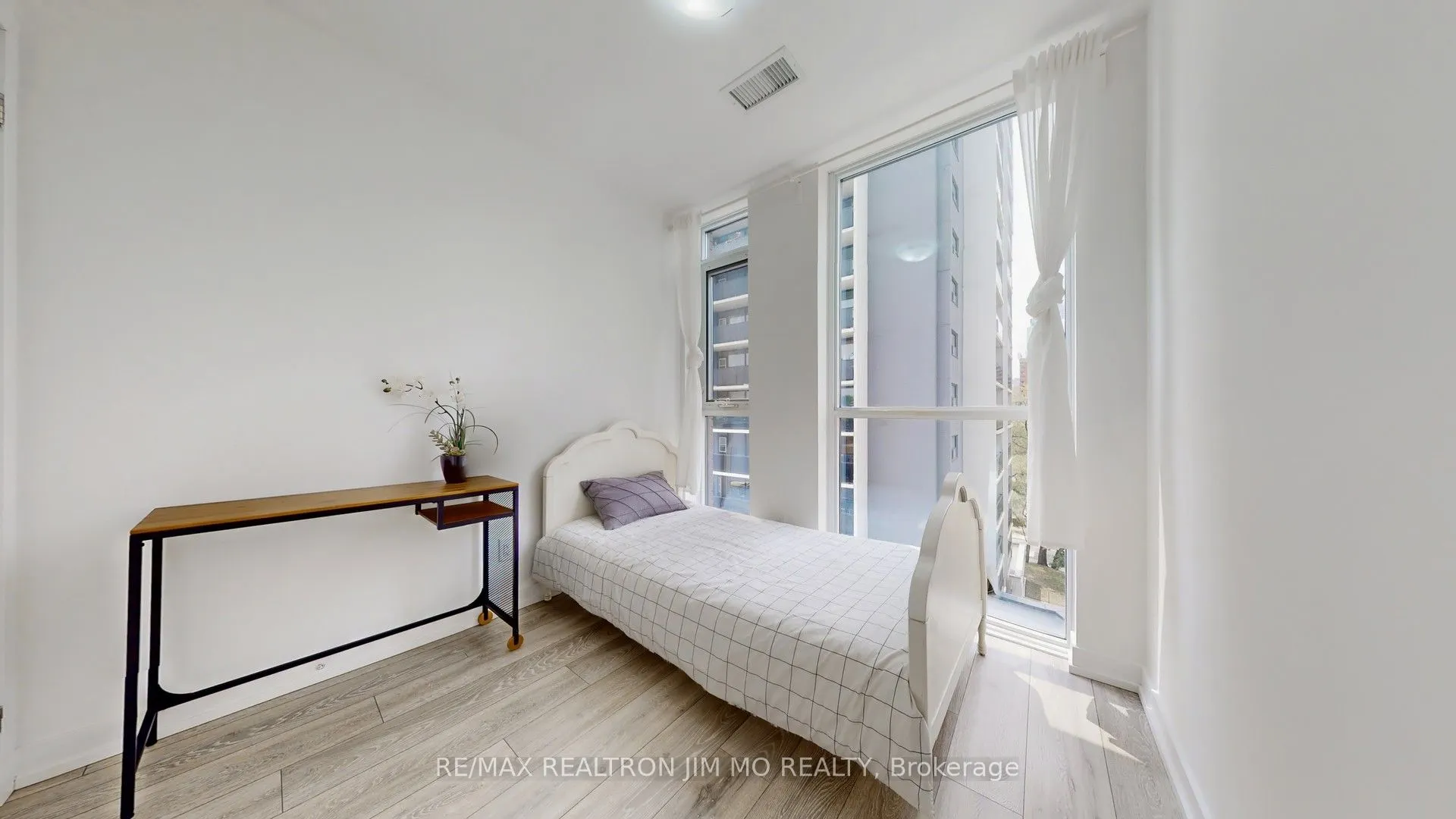 159 Wellesley Street E, #401