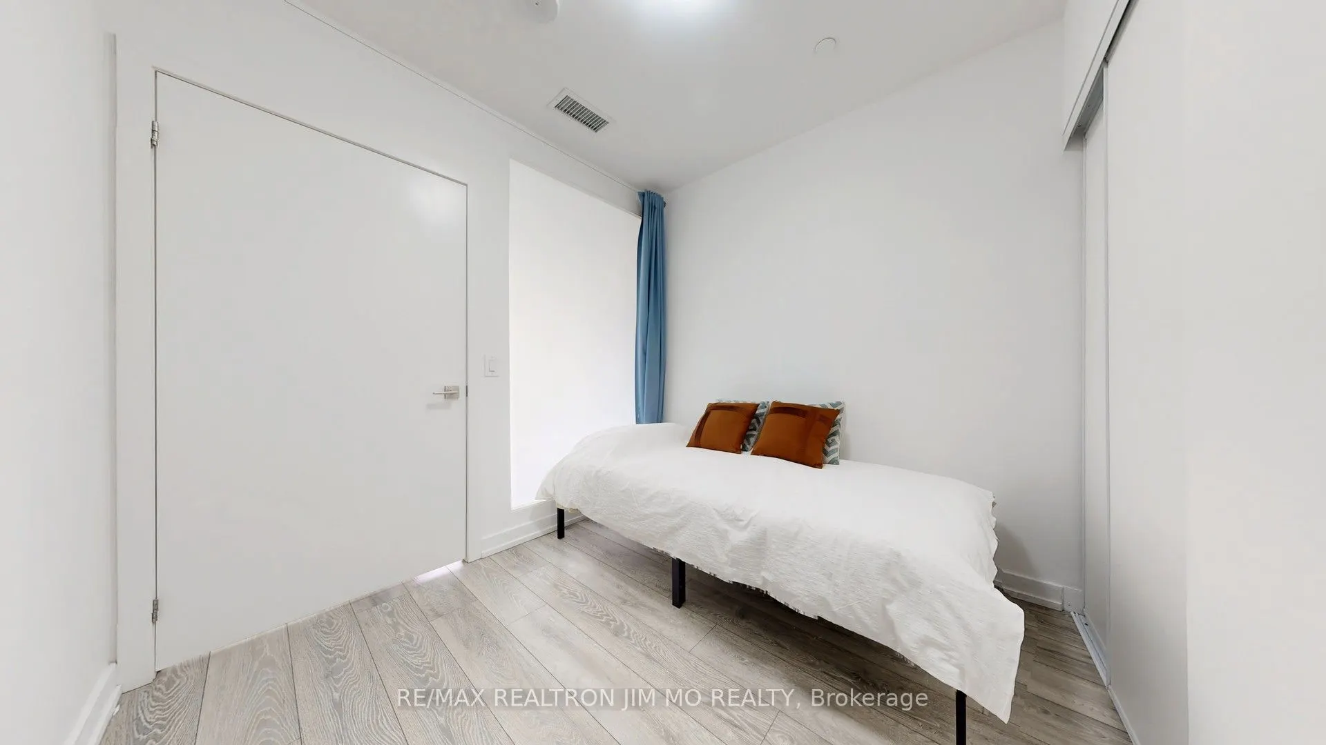 159 Wellesley Street E, #401
