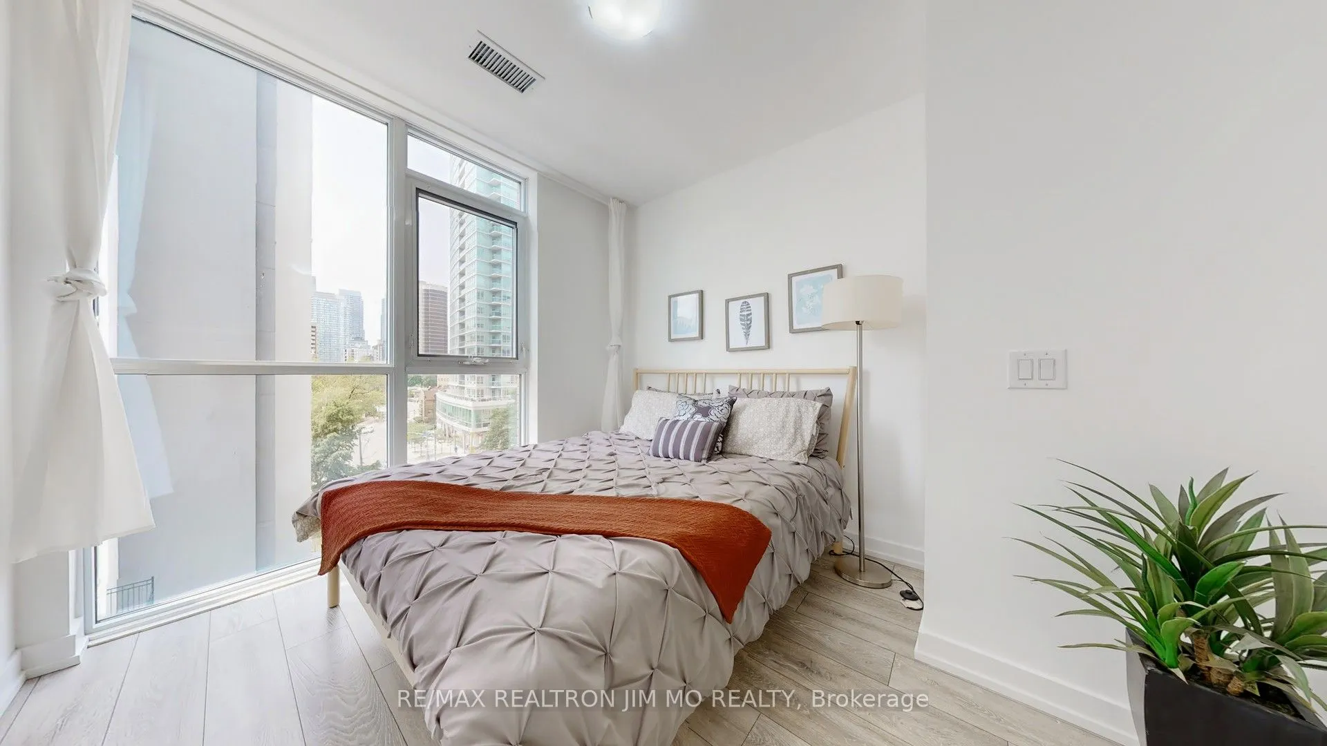 159 Wellesley Street E, #401