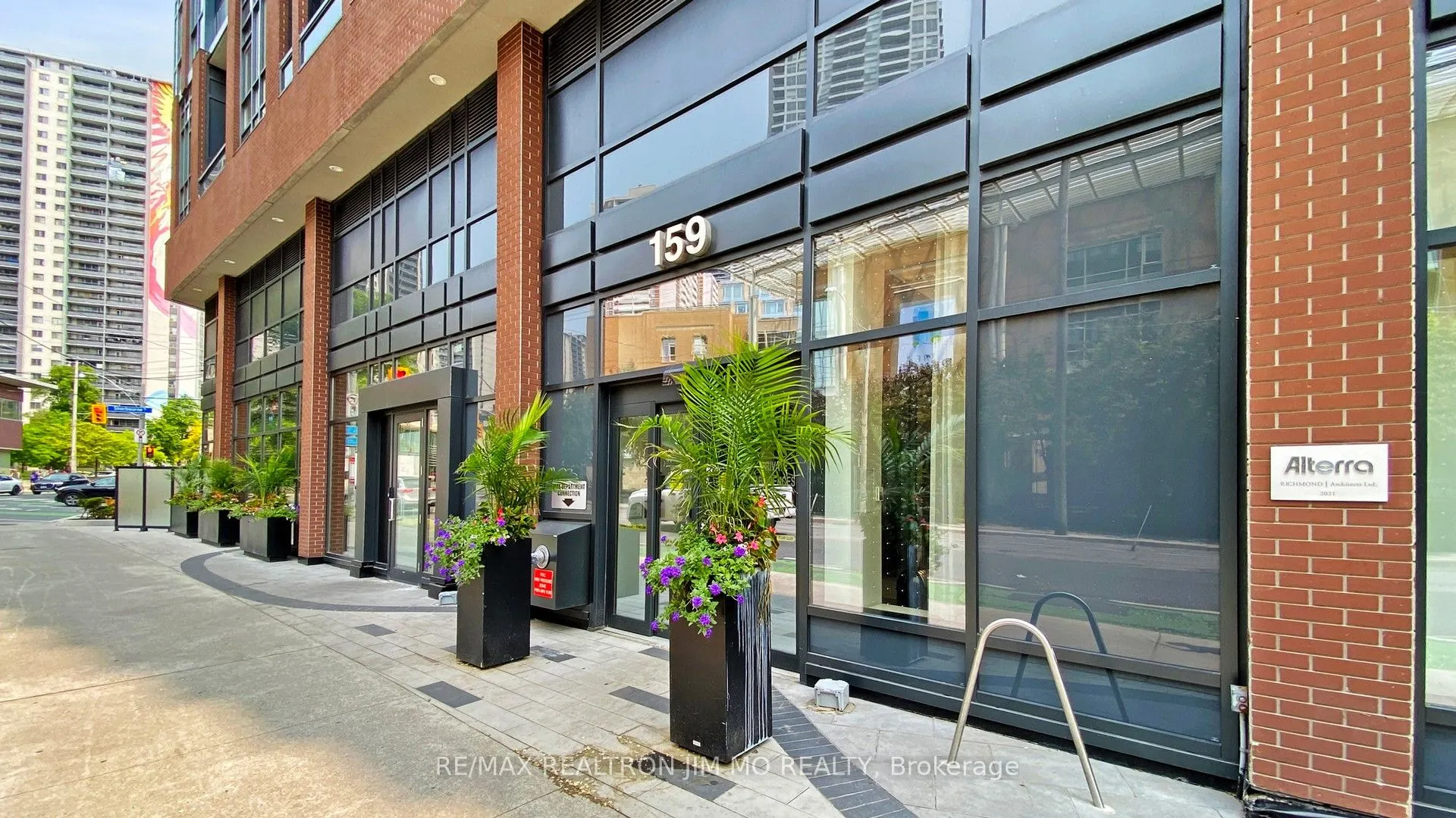 159 Wellesley Street E, #401